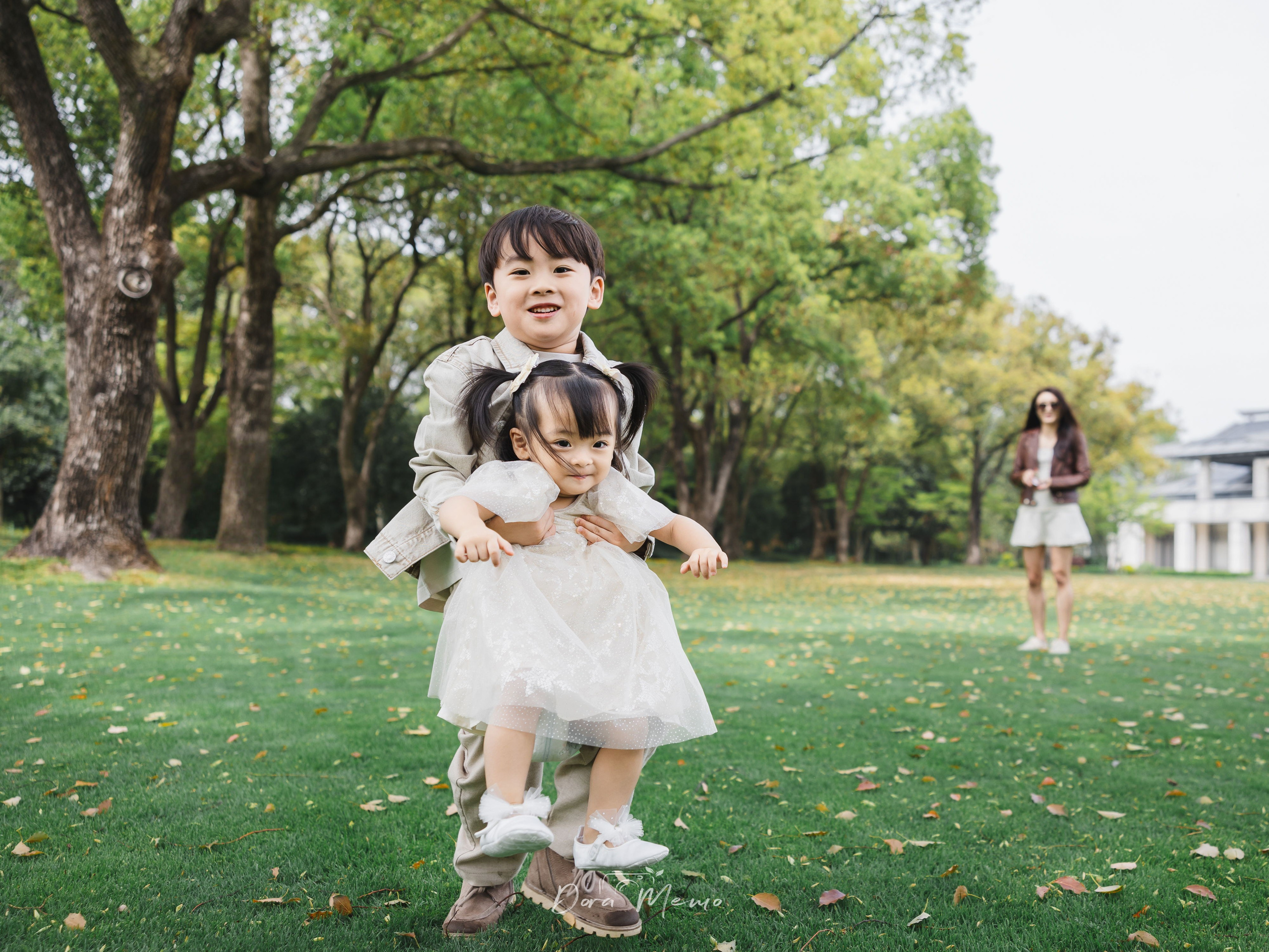 Shanghai Family Photography — A Singapore Family’s Sping Park Session