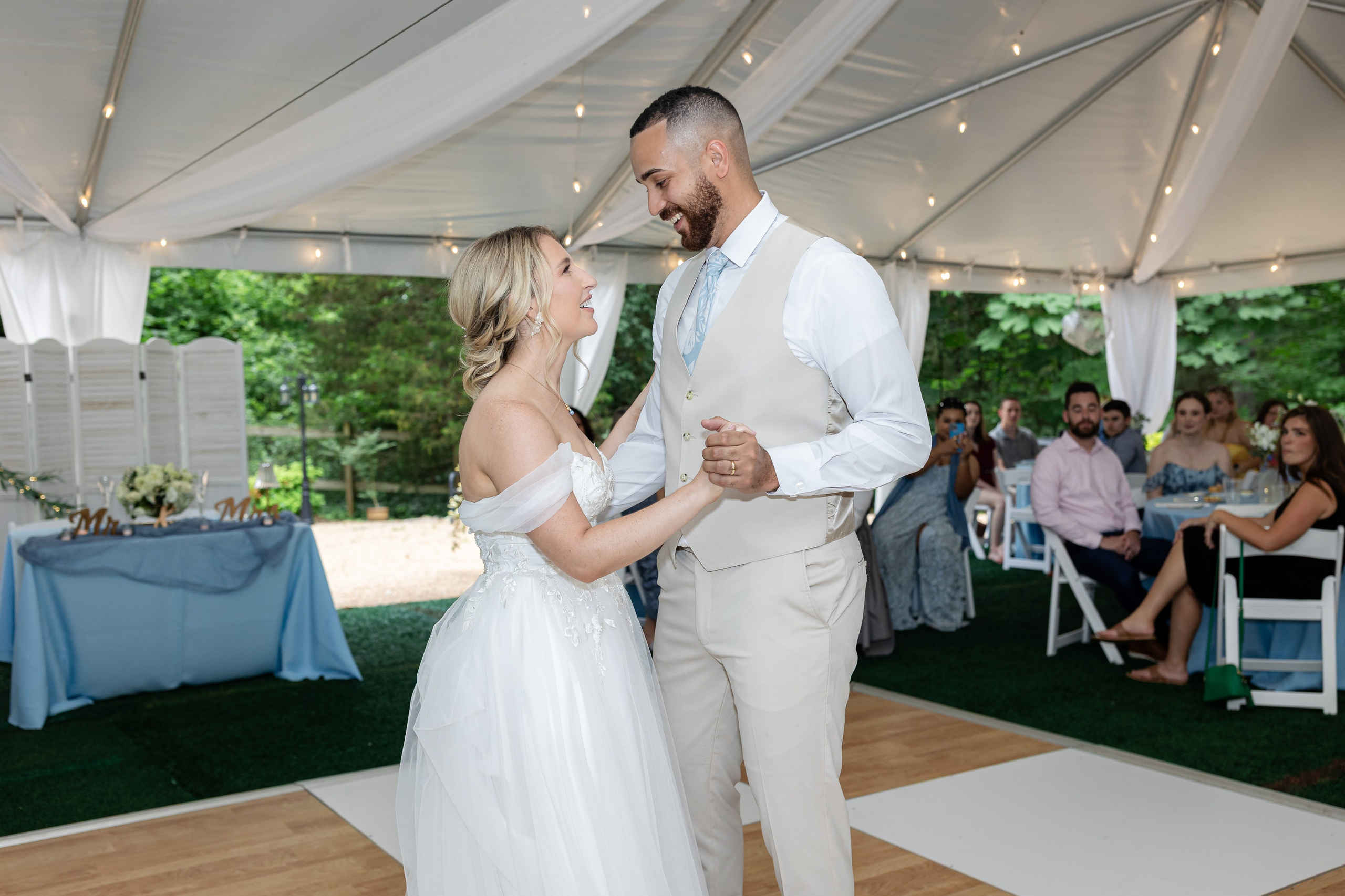 Blue wedding of Stacey and Madison at Liberty Hall Bed & Breakfast located in Traveler’s Rest SC. Wedding and portrait photography in Greenville SC