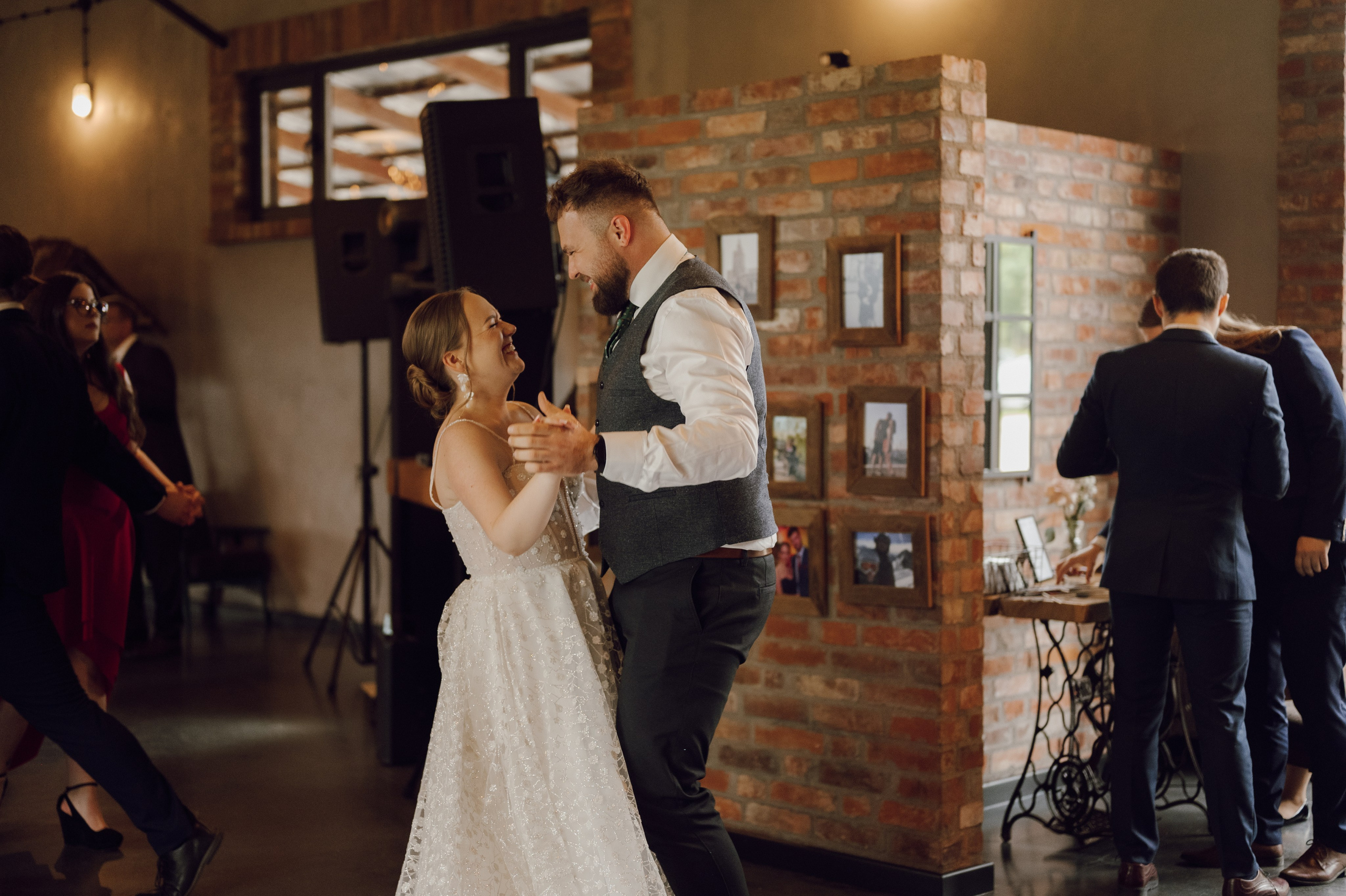 Kasia & Kuba | Wesele w stodole Owczarnia. Ślubny fotograf Poznań | Oliwia Makara