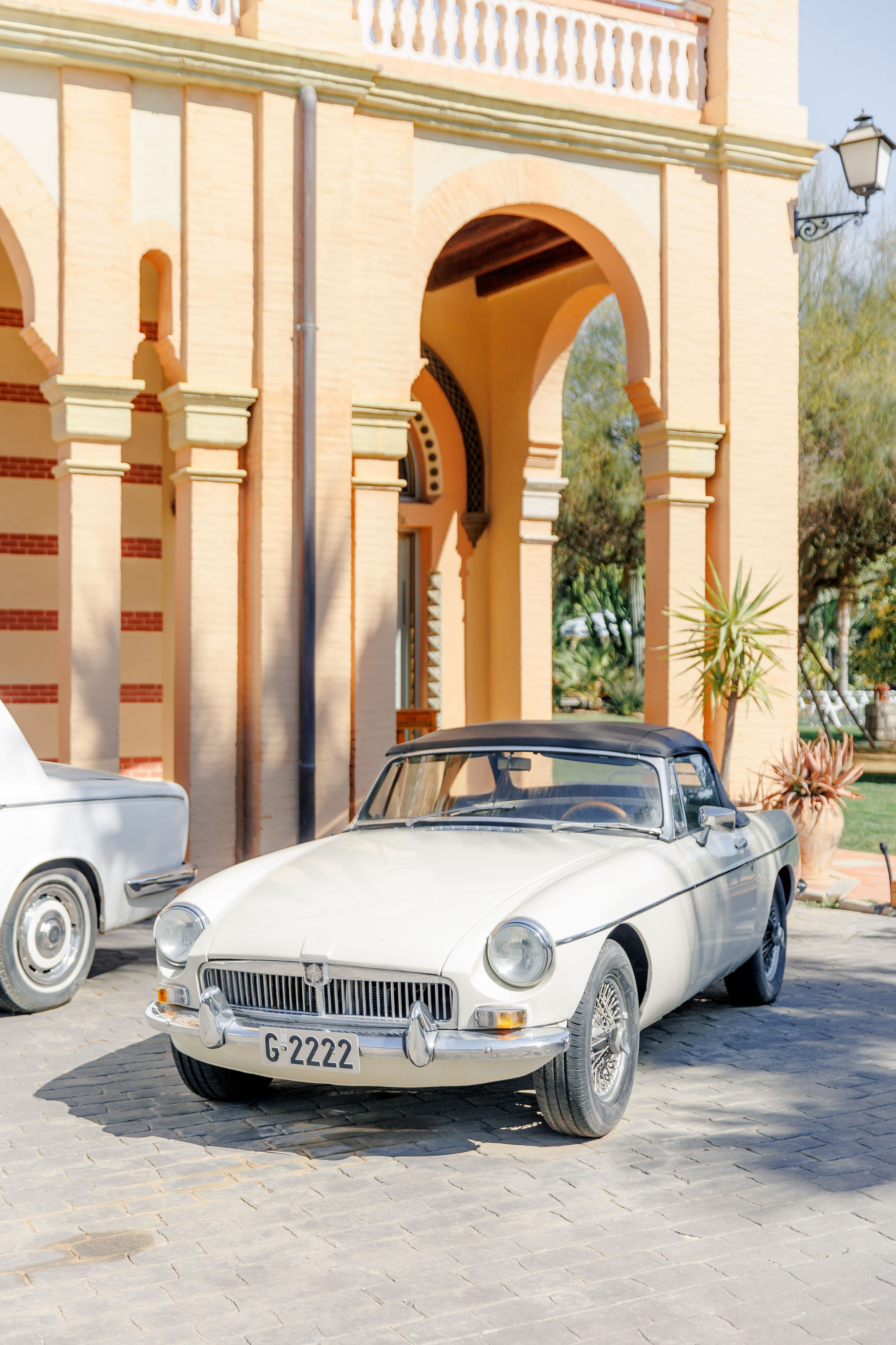 Retro car for the groom and bride in front of Gran Villa Rosa wedding venue