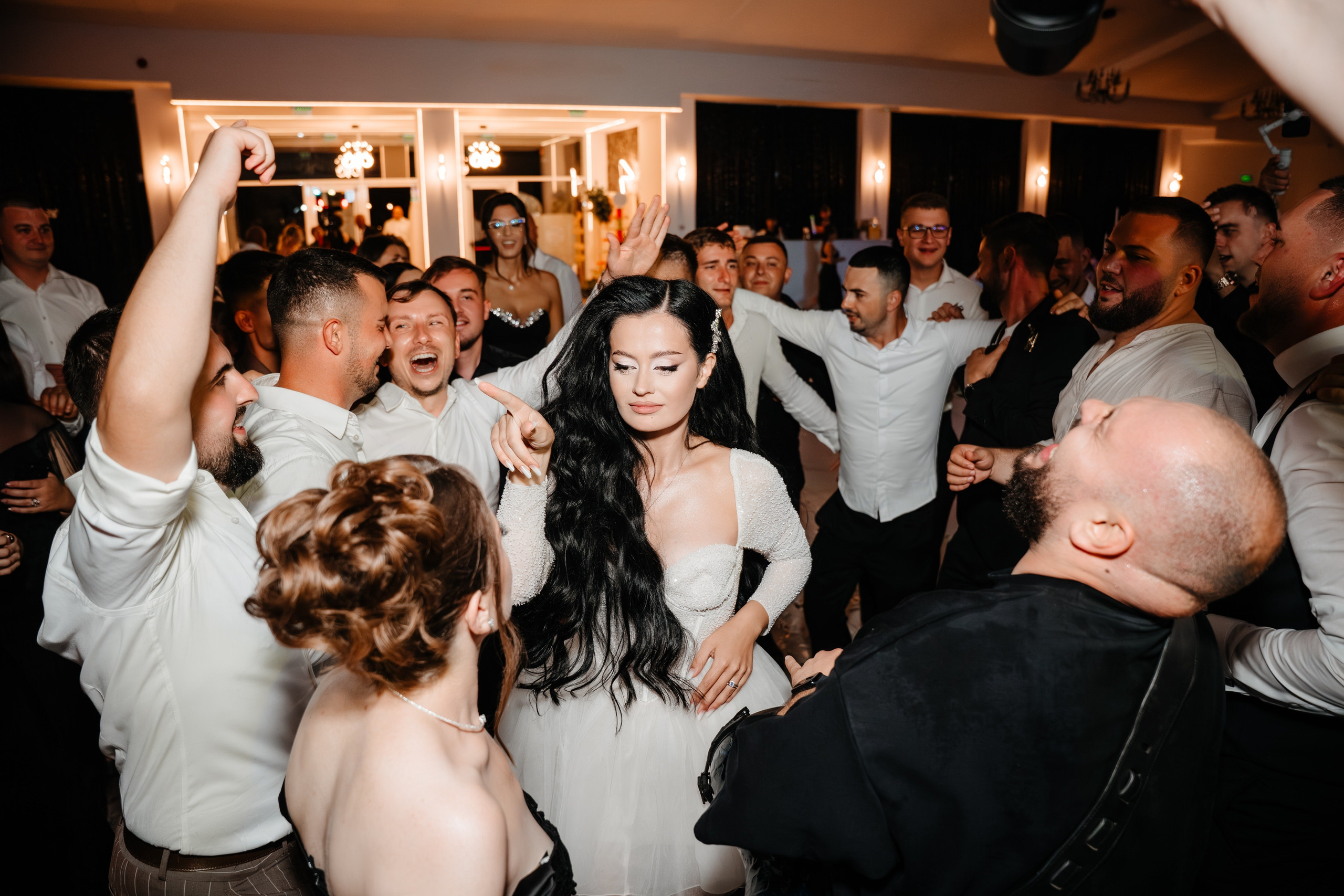 Catalina & Remus. Raw Studio. Fotograful tau de nunta!