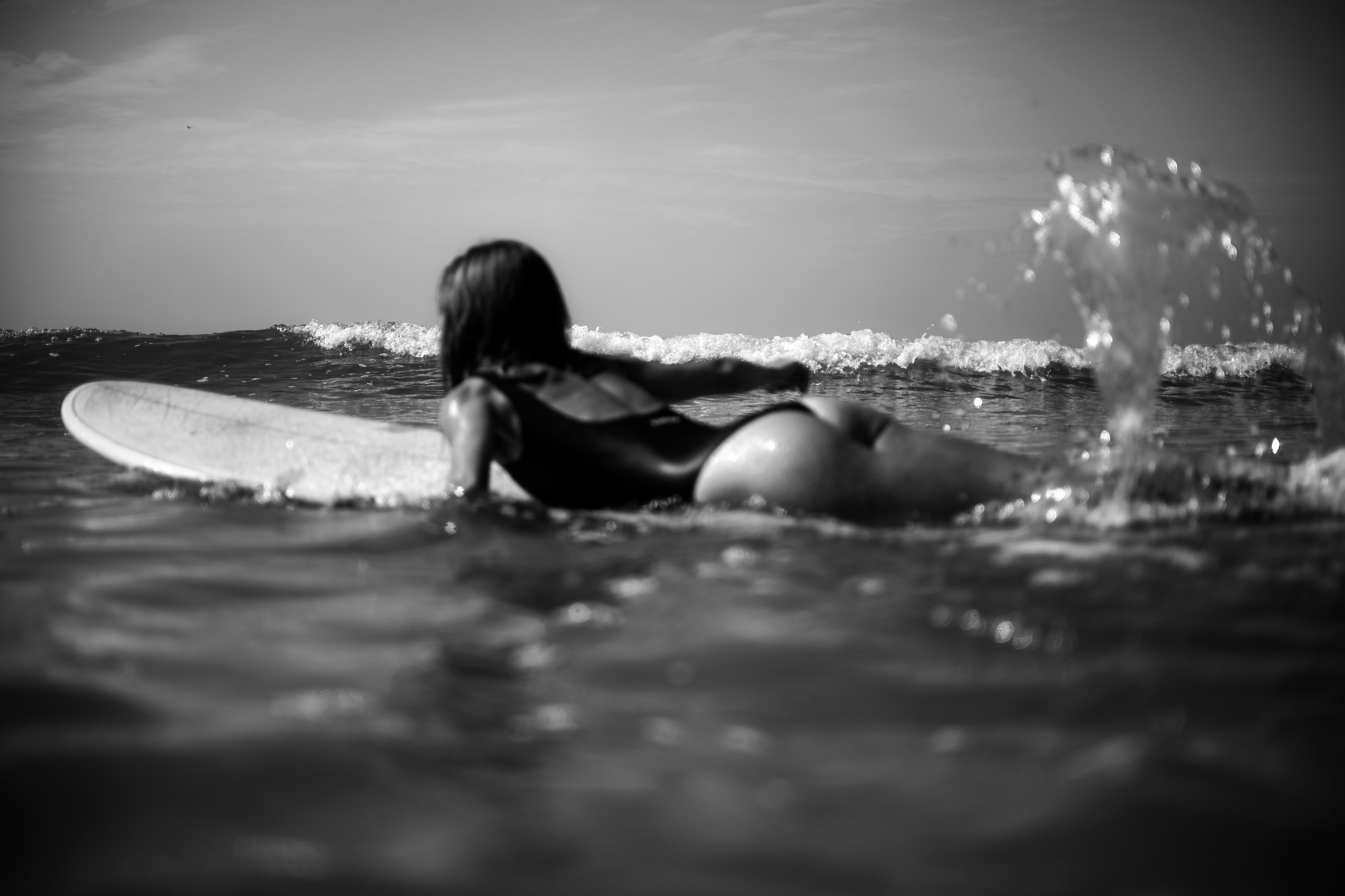 Photoshoot with a surfboard | BW