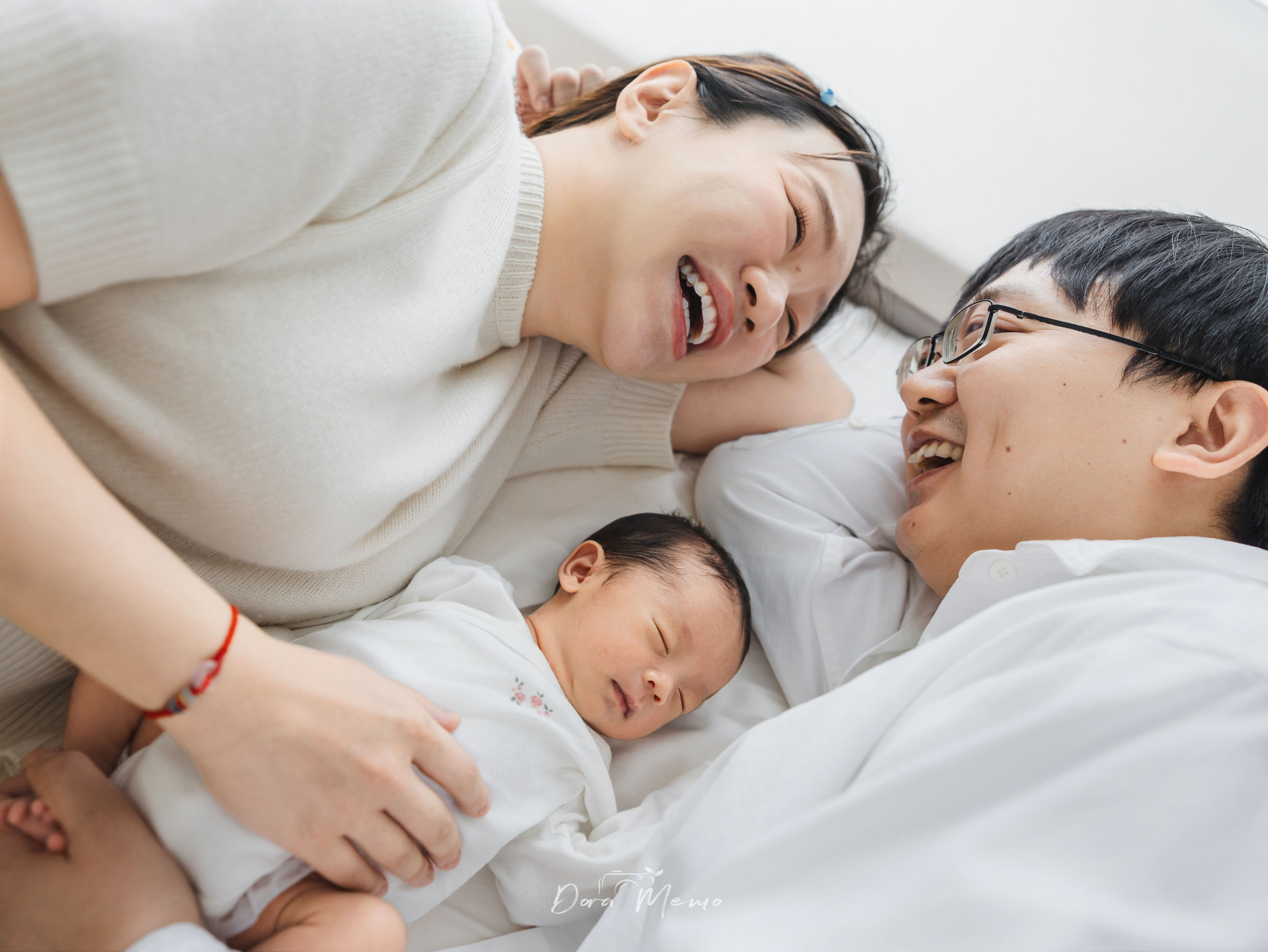A Newborn at Home — Shanghai Family Photographer Documentary Session