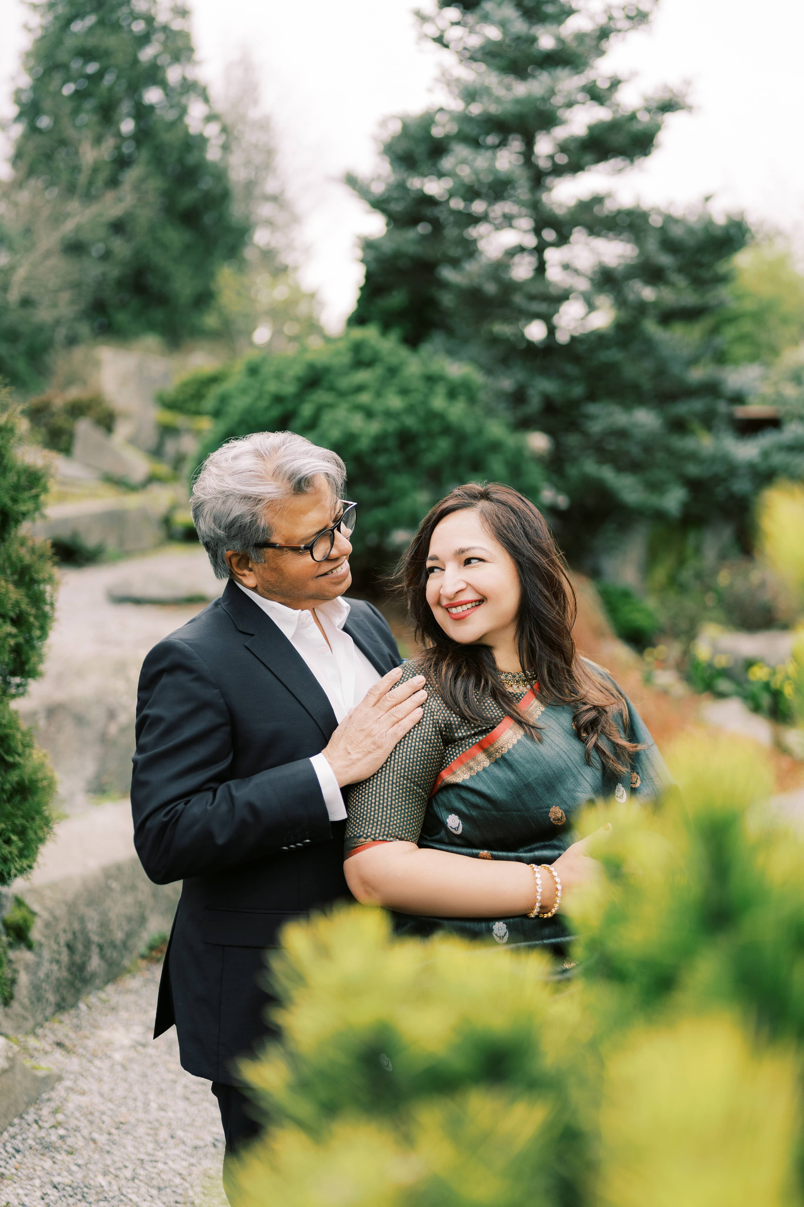 Family photoshoot at Bellevue Botanical Garden. March 2024. EVAN ARISTOV WEDDING PHOTOGRAPHY — Seattle Wedding Photographer
