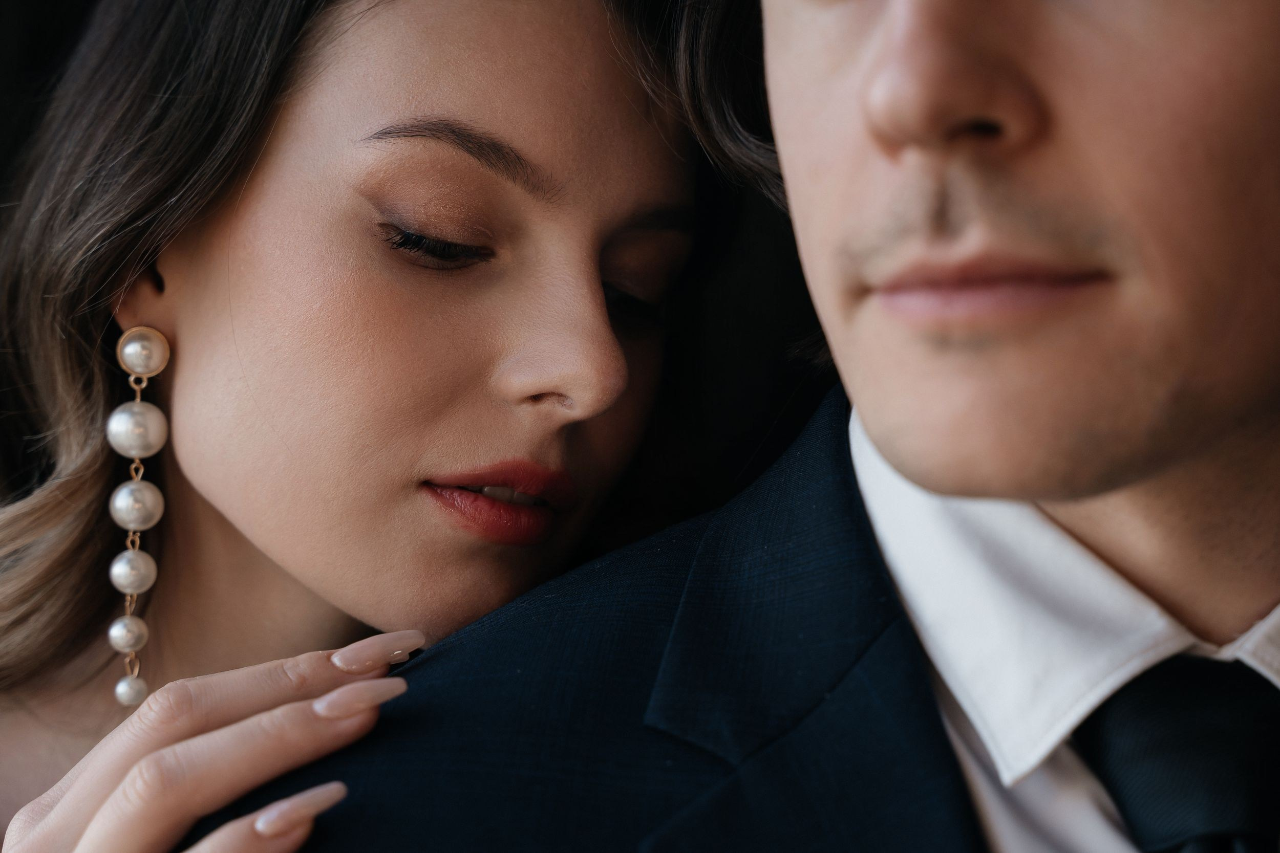 Getting Ready Together Before the Wedding Day. Wedding photographer & videographer Frankfurt | Denis Mirosnik