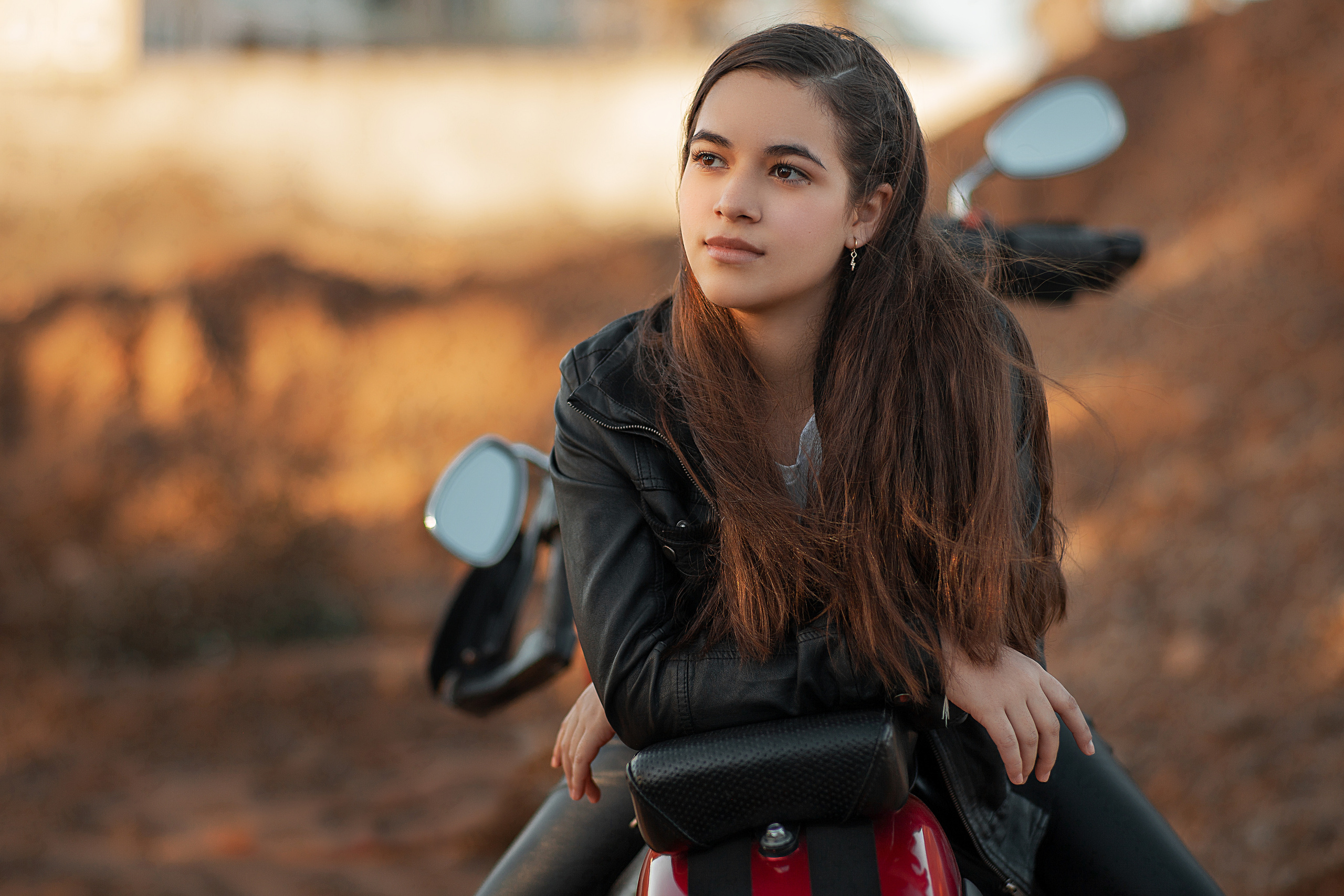Fotografia de XV casual con la moto para Valeria. Victoria Castellanos. Photographer in Mazatlán