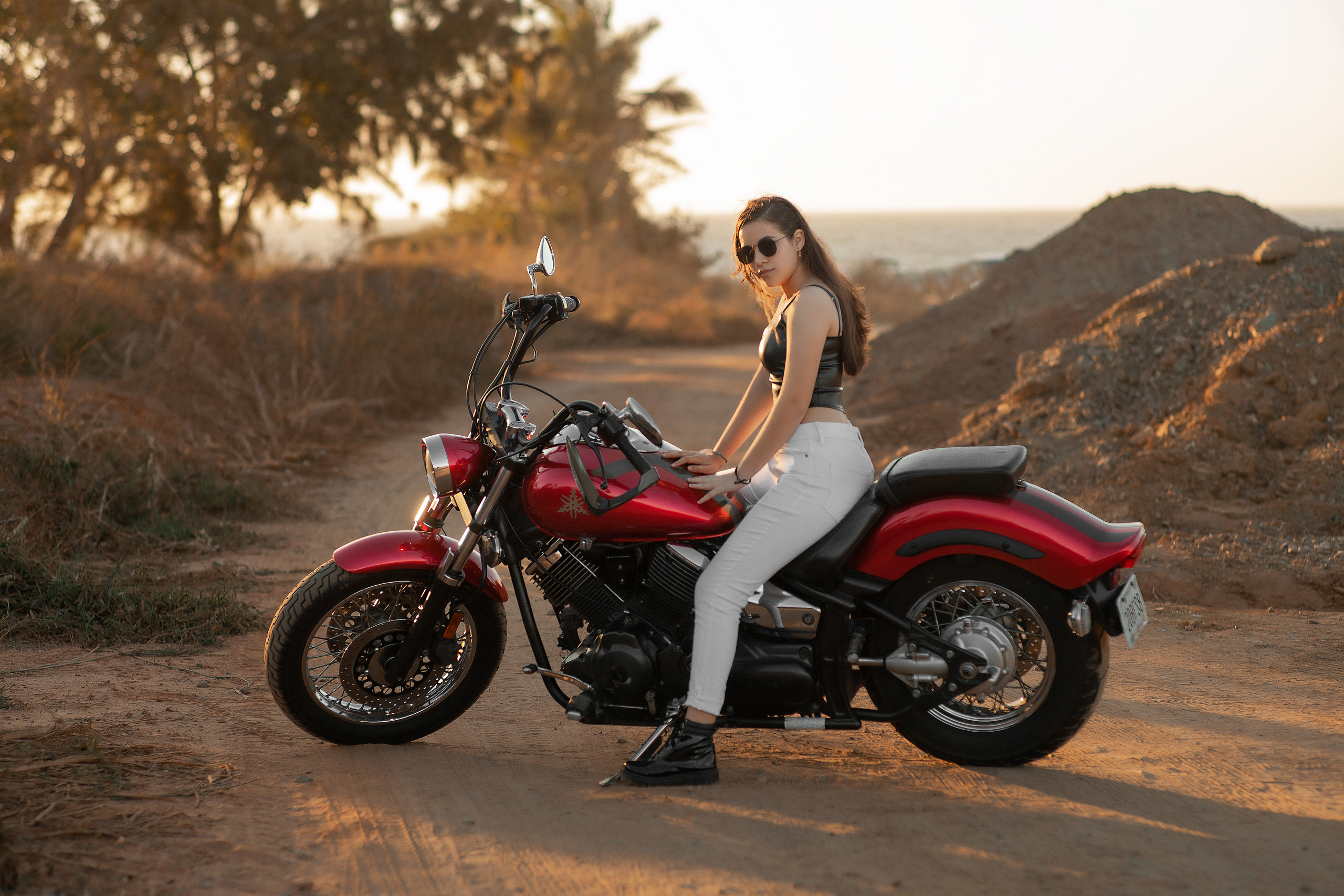 Fotografia de XV casual con la moto para Valeria. Victoria Castellanos. Photographer in Mazatlán