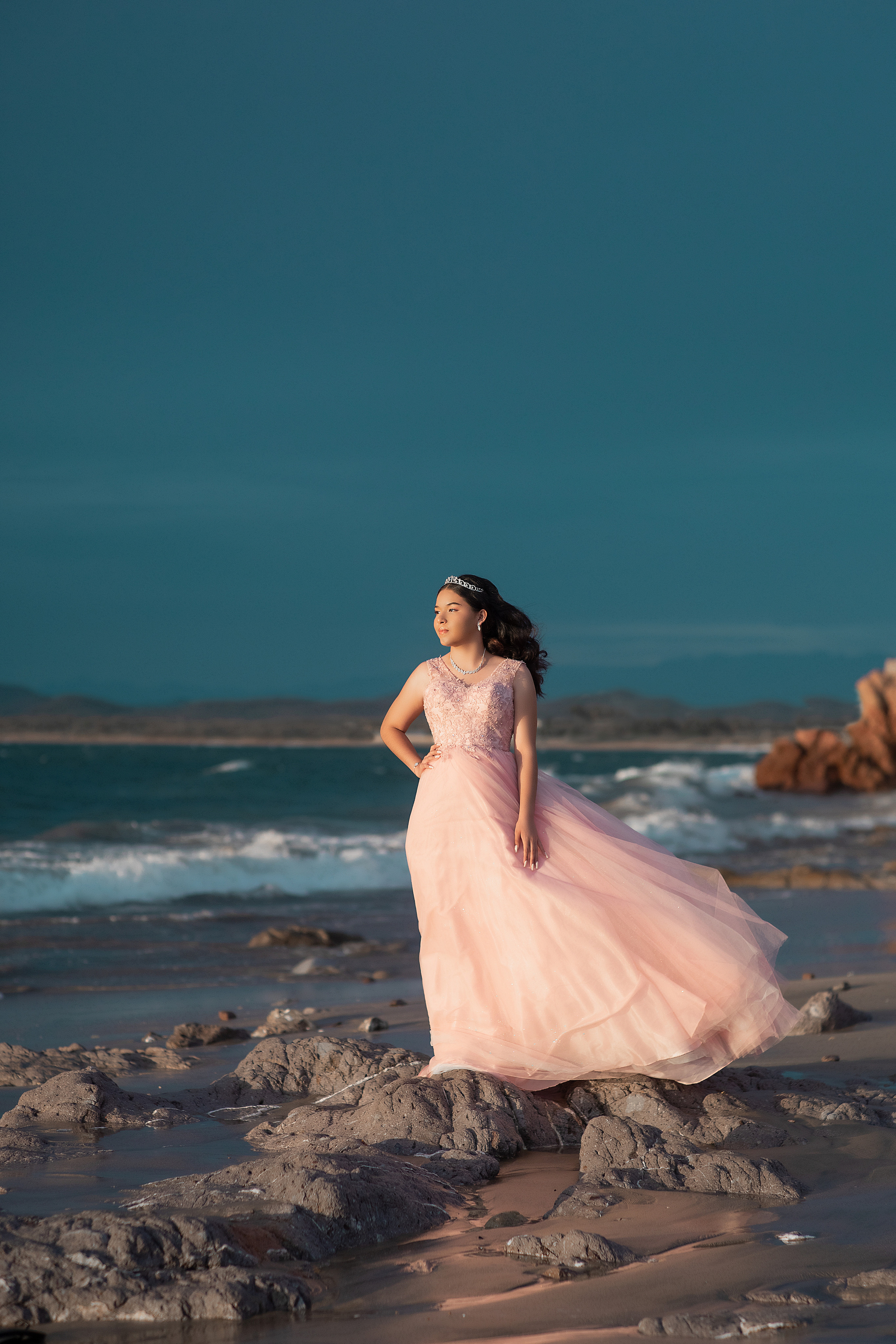 Monserrat. Sesion de XV años en la playa de Mazatlan. Victoria Castellanos. Photographer in Mazatlán