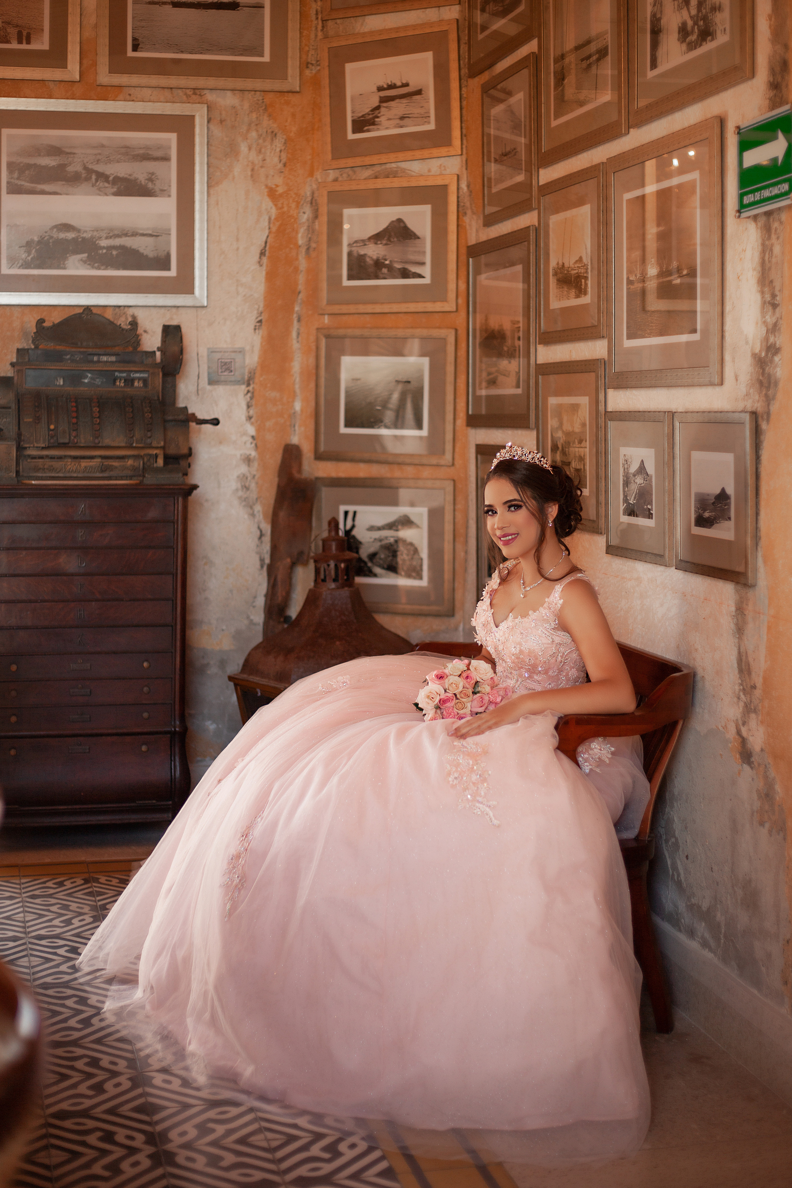 Valeria. Sesión de XV años en Observatorio Mazatlán. Victoria Castellanos. Photographer in Mazatlán