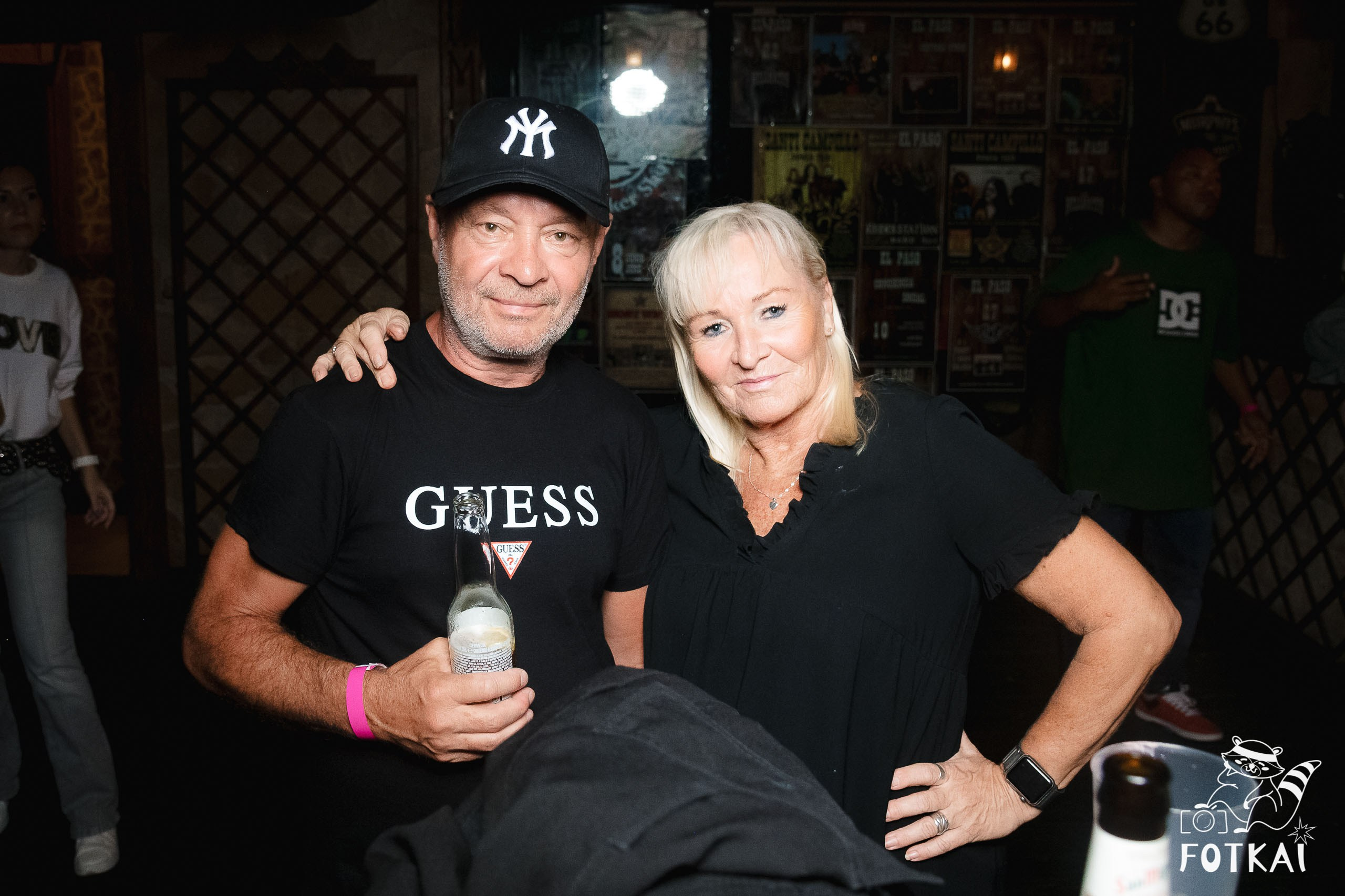 Fiesta Víspera de Festivo en El Paso Rock Bar – Hip Hop Old School | Reportaje fotográfico 08.10.2025 | FOTKAI