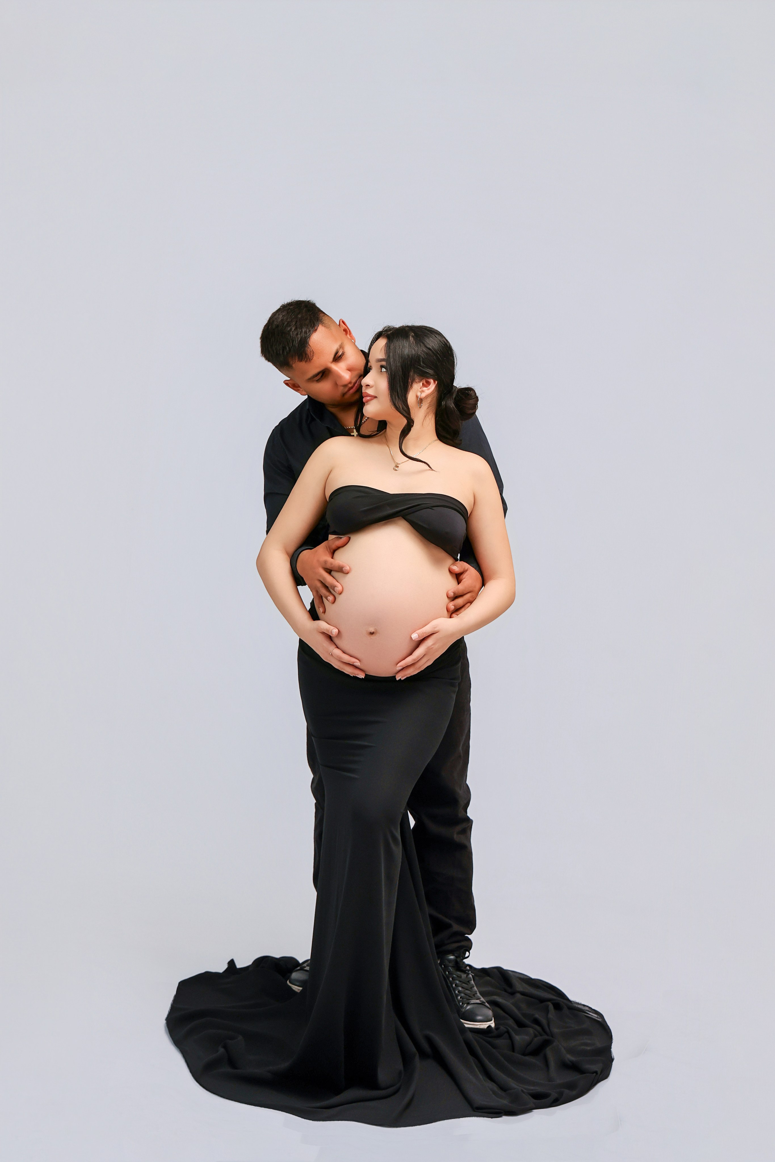 Nueva Sesión Embarazo En Estudio. Fotografía de Eventos, Embarazo y Familiar en Pirineos