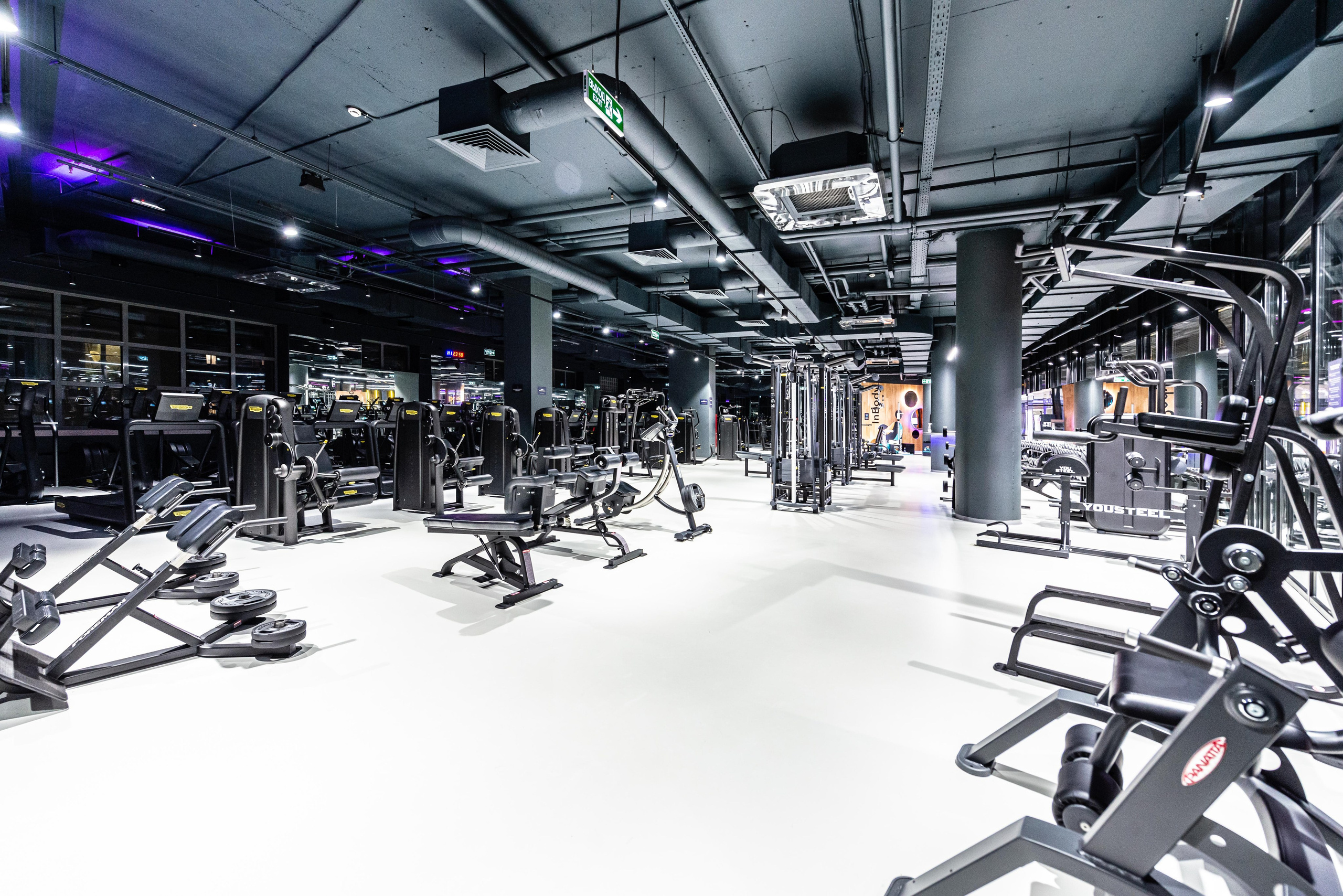 Фитнес-клуб DDX Fitness в Б. Овчинниковском переулок. ФОТОГРАФ МЕКСИКА КИНТАНА-РОО