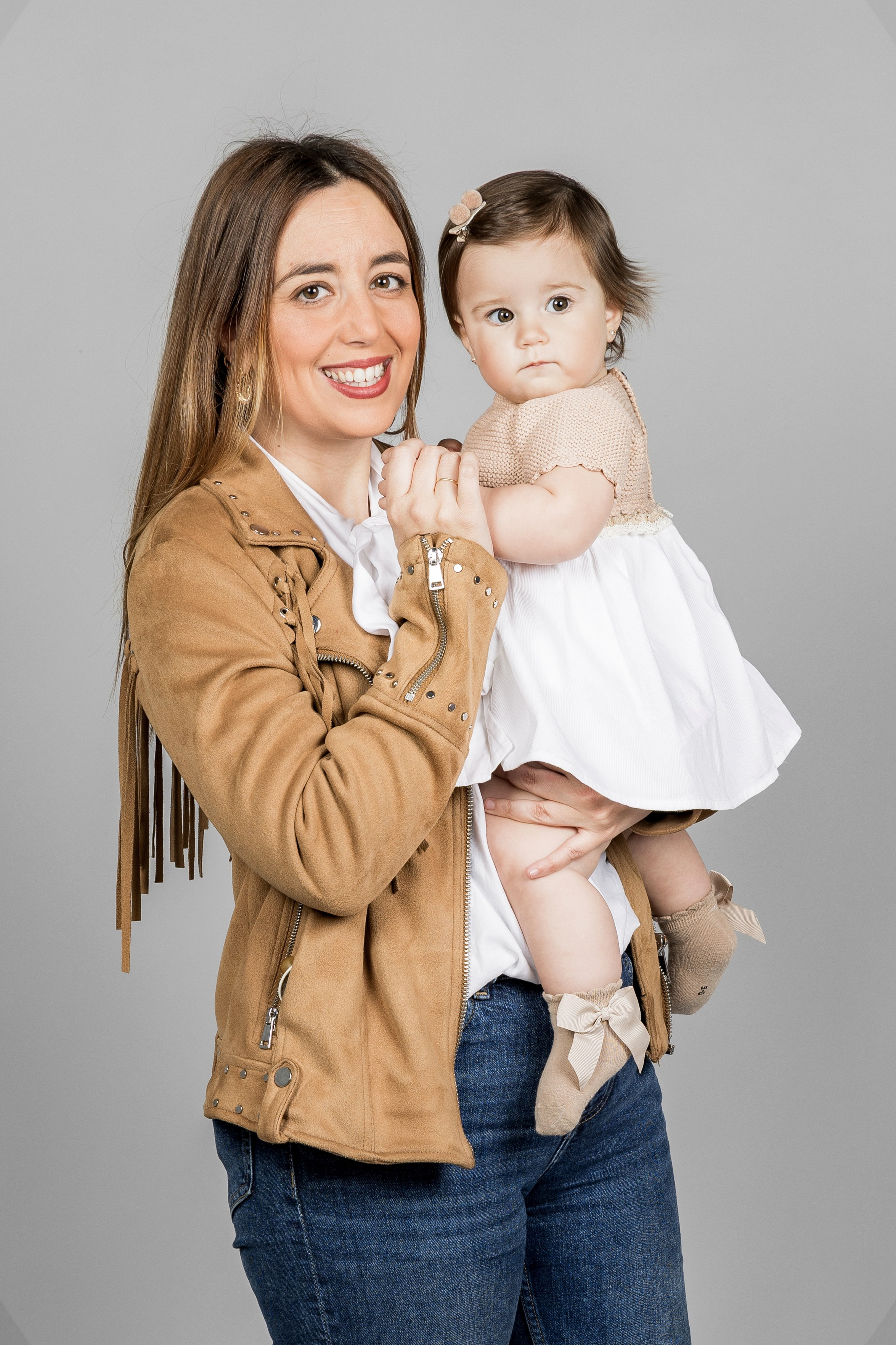 Sesión de fotos 1 año con familia y tarta | Rainbox. Rainbox Estudio de Fotografía