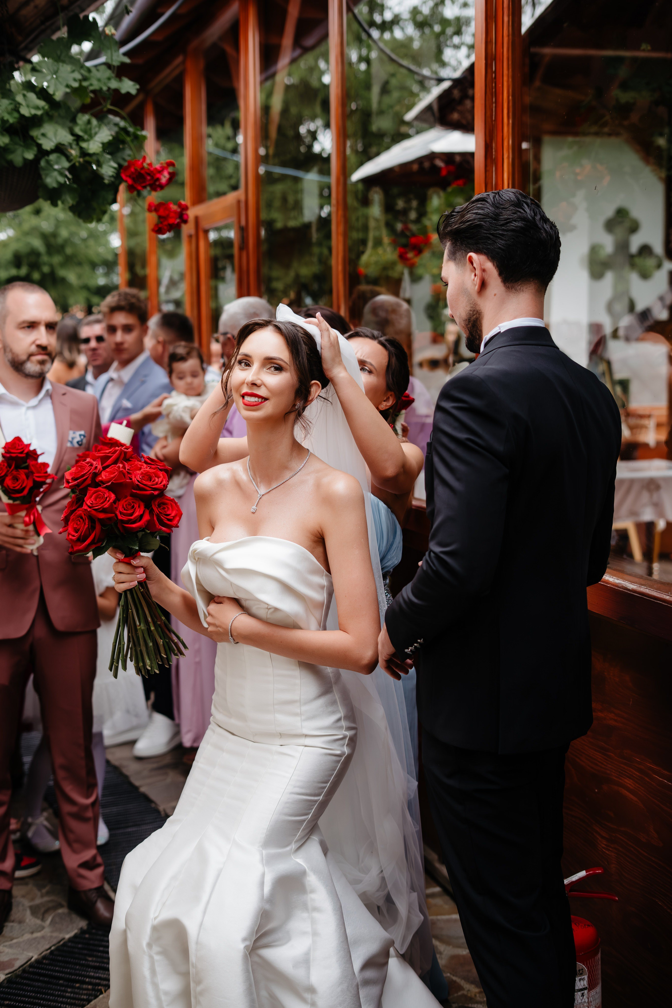 Povestea de nuntă a lui Anca și Dragoș în Bacău | Fotografie de Eveniment. Raw Studio. Fotograful tau de nunta!