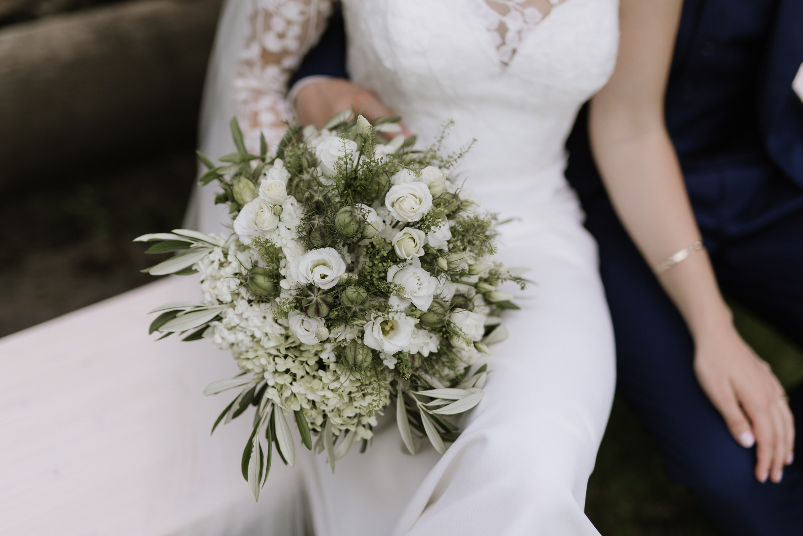 Romantischer pastellfarbener Brautstrauß mit Pfingstrose