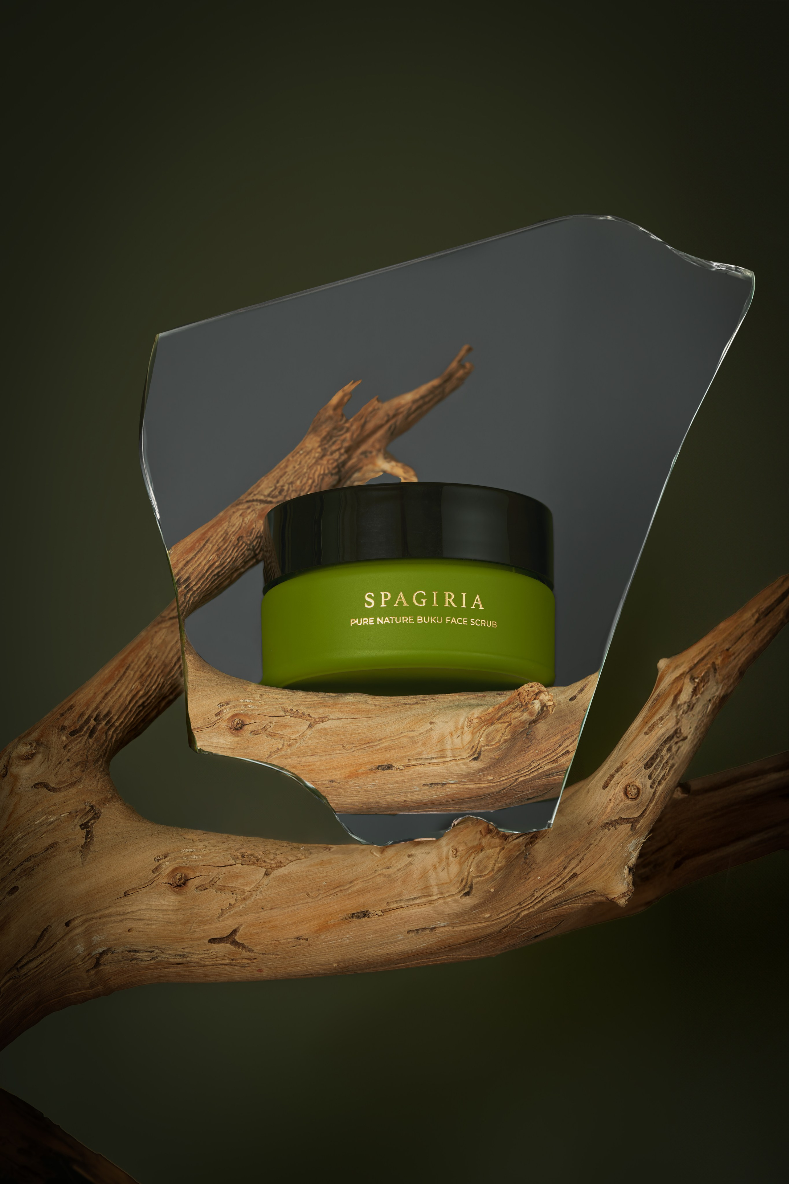 Foto publicitaria de un dispositivo tecnológico con un fondo futurista