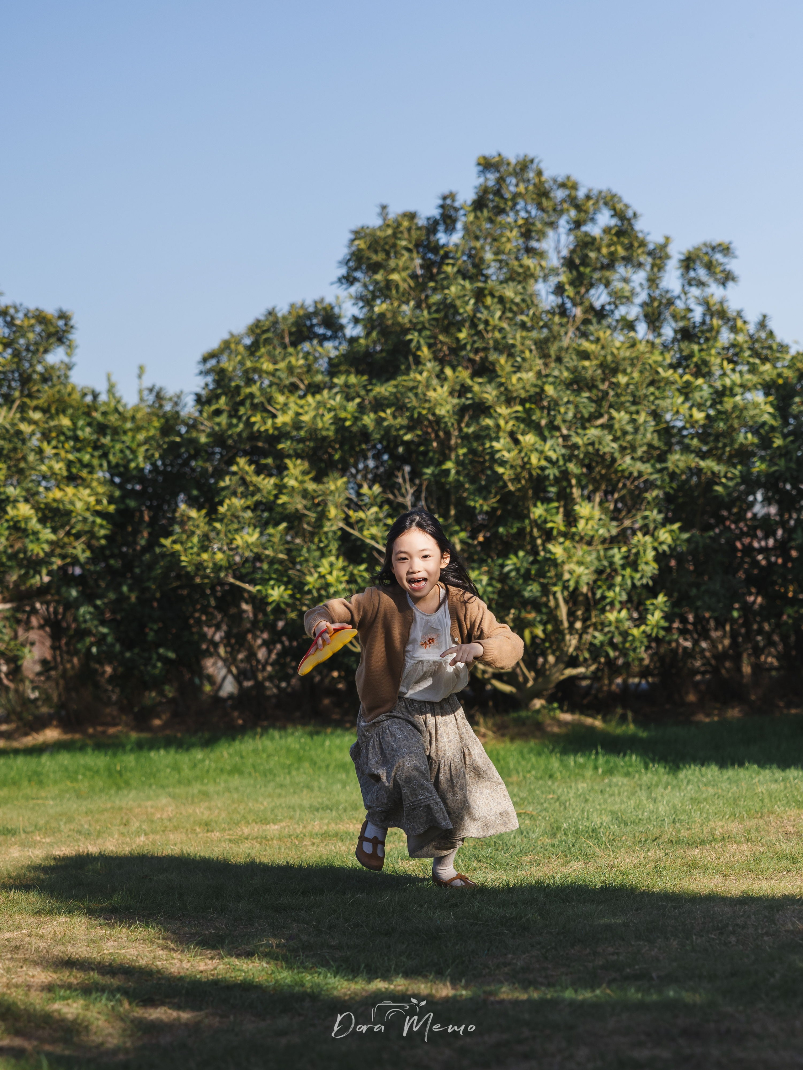 Shanghai natural family photography - girl celebrating at outdoor birthday party with friends