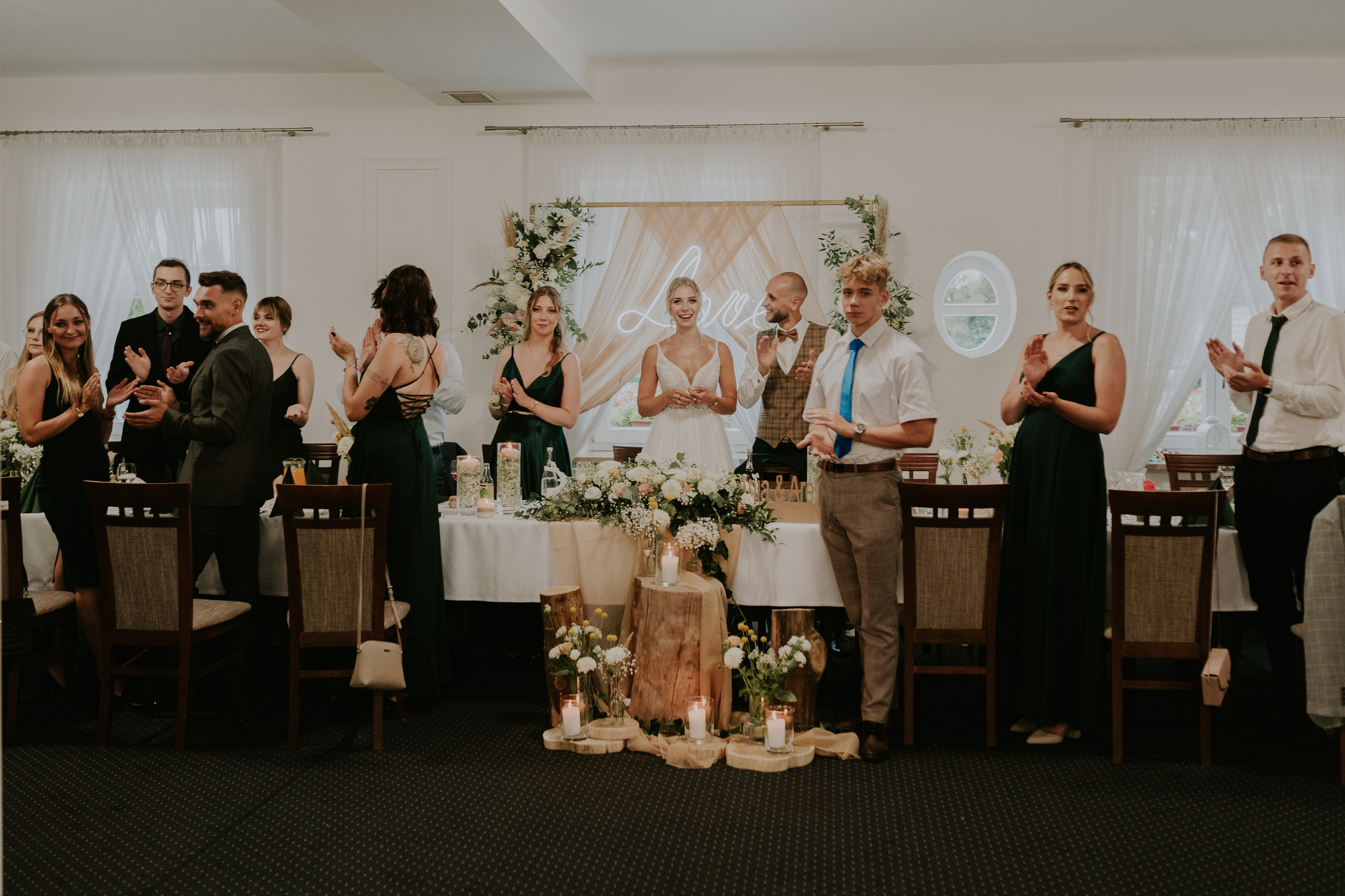 Dwór Wierzbno: plenerowy ślub pod wierzbą. Karkowskafoto - fotografia miłości