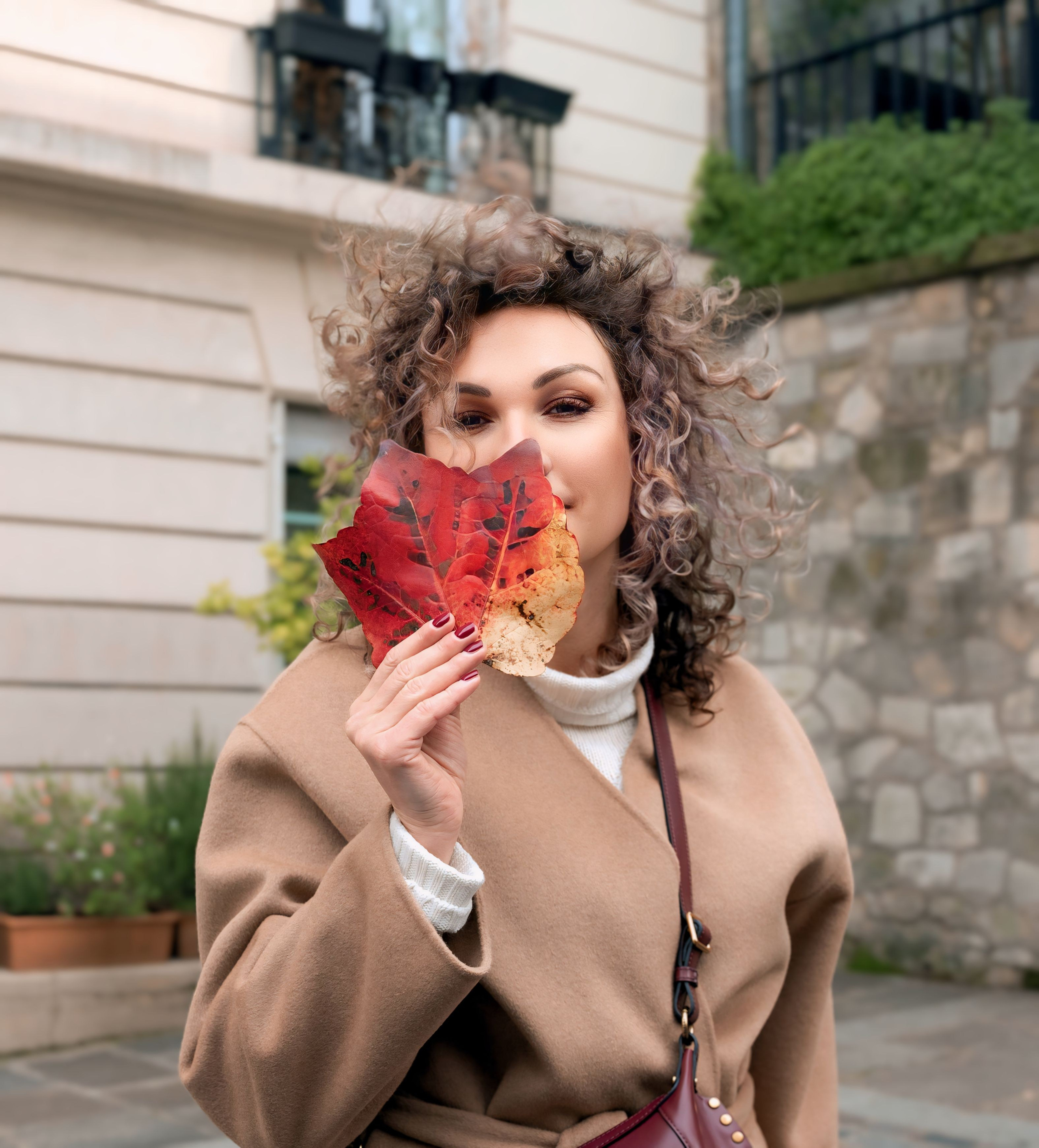 Street photoshoot in Paris. Alina Tagzieva- a photograper in Paris