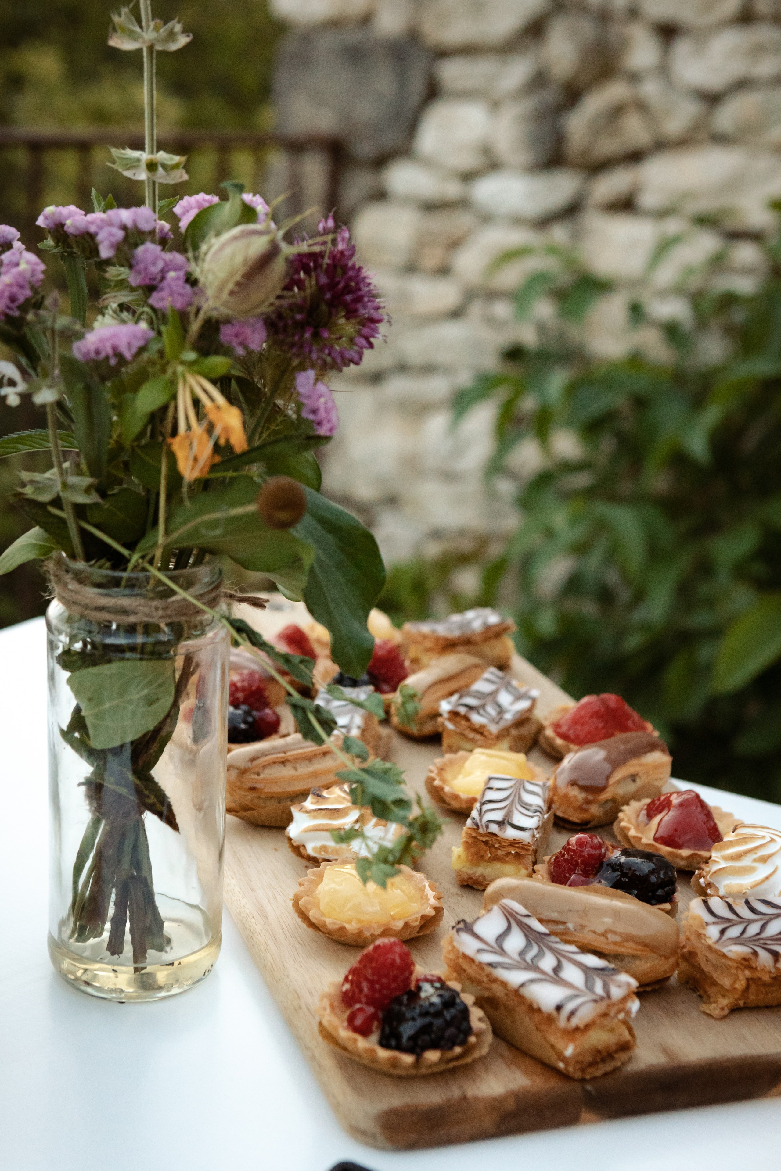 British — scottish wedding in Souquet Hall, Aquitaine, France. Eugénie Smirnova — your photographer in Toulouse and southwest France