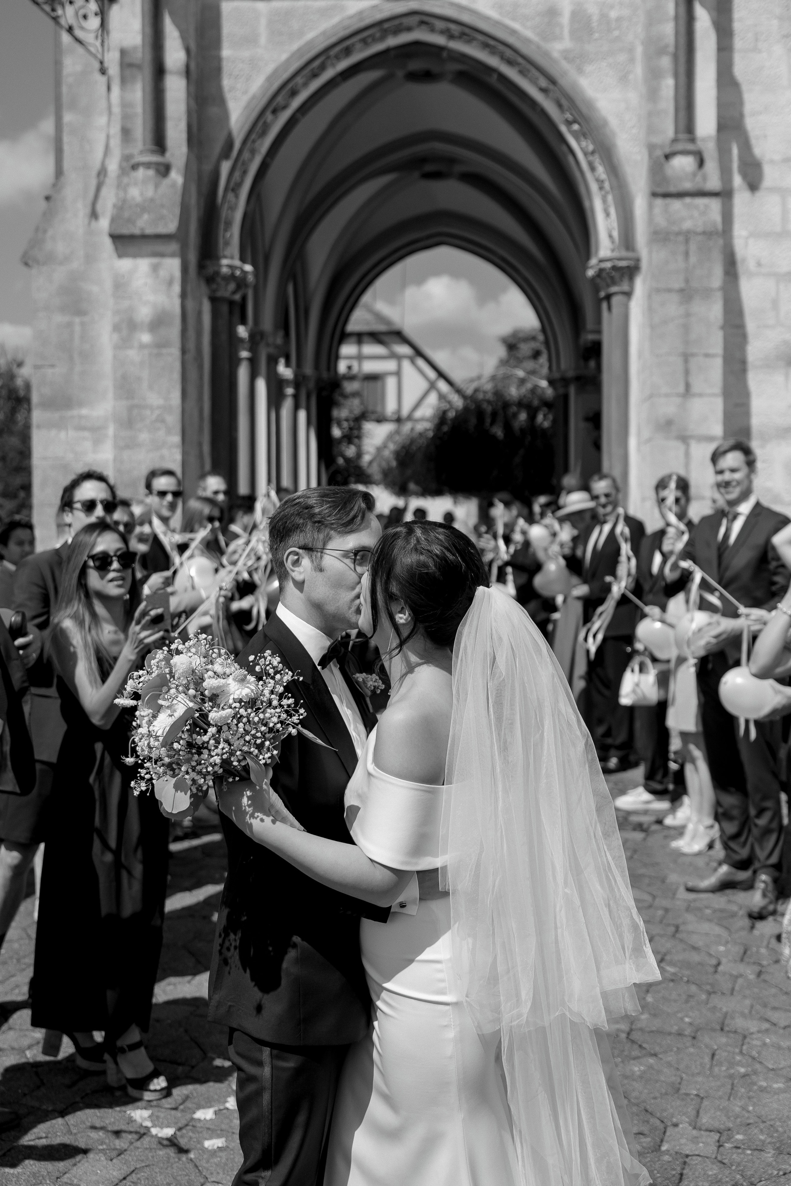 Joann & Hanning’s Timeless Wedding at Schloss Bürresheim | Destination Wedding Photographer. Raw Studio: Capturing Elegant weddings accross Europe