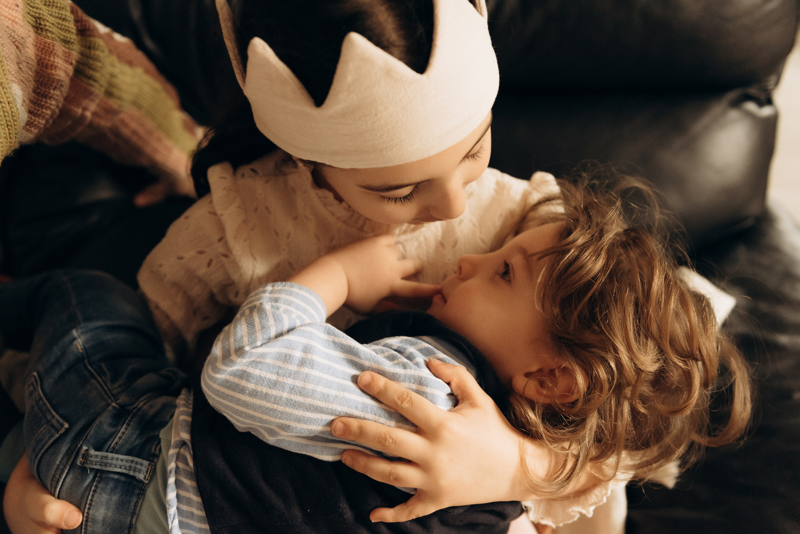 Natural lights and true emotions. Family photoshoot in Milan