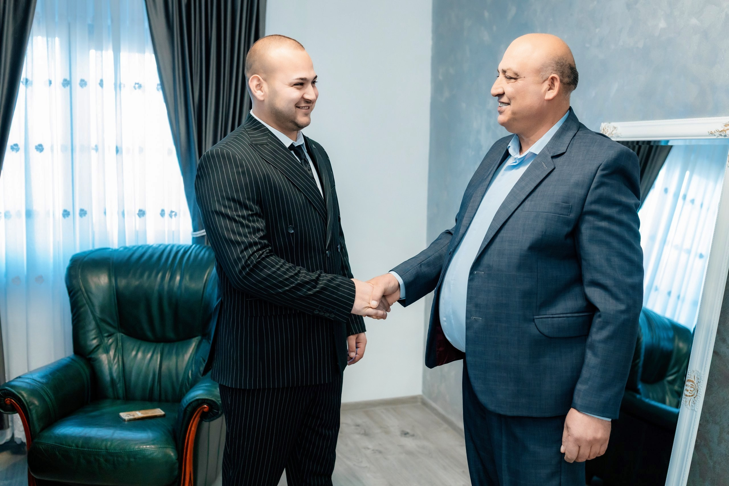 Fotograf nuntă Târgu Neamț – Samuel și Roxana, fotografie autentică realizată de AlinoFotoStudio 2. Fotograf nuntă Iași, Bacău, Suceava și Botoșani – Alin Chirilă surprinzând momente reale de nuntă 3. Fotografie de nuntă cu emoție și credință – AlinoFotoStudio, fotograf povestitor 4. Fotograf profesionist nuntă în Moldova – cadre naturale și pline de emoție 5. Alin Chirilă fotograf nuntă – poveste reală surprinsă prin fotografie 6. Fotograf nuntă cu stil documentar – momente autentice din ziua nunții Pregătiri mireasă acasă – fotografie naturală realizată de Alin Chirilă fotograf nuntă 8. Detalii din ziua nunții – fotograf nuntă Iași și Botoșani, AlinoFotoStudio 9. Emoții din dimineața nunții – fotograf profesionist Moldova 10. Cadre autentice din pregătiri – fotograf nuntă Suceava și Bacău Ceremonie religioasă nuntă – moment emoționant surprins de fotograf Alin Chirilă 12. Nuntă cu valori creștine – fotografie din biserică realizată cu discreție 13. Rugăciune și emoție în ziua nunții – fotograf nuntă Târgu Neamț 14. Legământ în fața lui Dumnezeu – fotografie de nuntă autentică 15. Fotograf nuntă biserică – momente sincere și pline de semnificație Petrecere de nuntă – cadre naturale realizate de AlinoFotoStudio 17. Bucurie și dans la nuntă – fotograf nuntă Iași și împrejurimi 18. Momente autentice de la restaurant – fotograf nuntă Bacău Suceava 19. Atmosferă de nuntă surprinsă discret – Alin Chirilă fotograf -AlinoFotoStudio – fotograf nuntă cu abordare naturală și emoțională 21. Alin Chirilă fotograf – povestitor prin fotografie de nuntă 22. Fotograf nuntă în Moldova – stil documentar și autentic 23. Fotografie de nuntă sinceră și elegantă – AlinoFotoStudio- Fotograf nuntă Iași Bacău Suceava Botoșani – Alin Chirilă AlinoFotoStudio 26. Fotograf nuntă Târgu Neamț și Moldova – fotografie profesională de eveniment 27. Fotograf nuntă cu valori creștine și stil documentar – AlinoFotoStudio - Alin Chirilă – AlinoFotoStudio Fotograf nuntă Iași • Bacău • Suceava • Botoșani - Samuel & Roxana, Târgu Neamț -Momente reale, trăite sincer și păstrate pentru totdeauna.