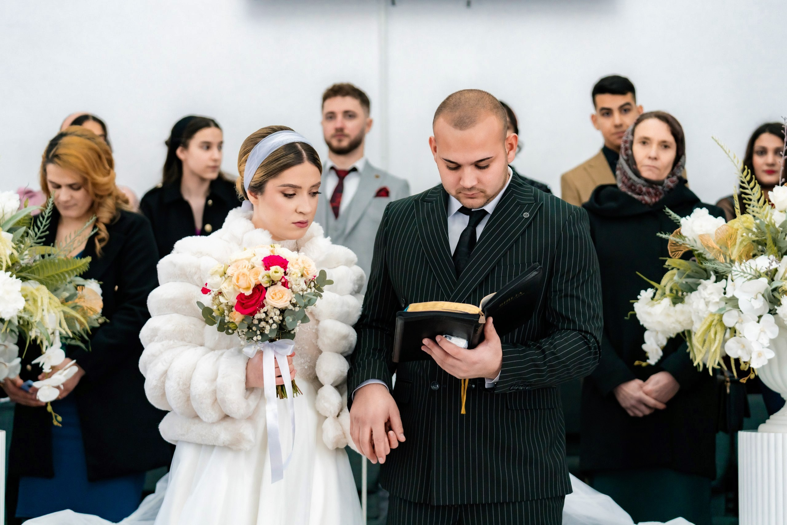 Fotograf nuntă Târgu Neamț – Samuel și Roxana, fotografie autentică realizată de AlinoFotoStudio 2. Fotograf nuntă Iași, Bacău, Suceava și Botoșani – Alin Chirilă surprinzând momente reale de nuntă 3. Fotografie de nuntă cu emoție și credință – AlinoFotoStudio, fotograf povestitor 4. Fotograf profesionist nuntă în Moldova – cadre naturale și pline de emoție 5. Alin Chirilă fotograf nuntă – poveste reală surprinsă prin fotografie 6. Fotograf nuntă cu stil documentar – momente autentice din ziua nunții Pregătiri mireasă acasă – fotografie naturală realizată de Alin Chirilă fotograf nuntă 8. Detalii din ziua nunții – fotograf nuntă Iași și Botoșani, AlinoFotoStudio 9. Emoții din dimineața nunții – fotograf profesionist Moldova 10. Cadre autentice din pregătiri – fotograf nuntă Suceava și Bacău Ceremonie religioasă nuntă – moment emoționant surprins de fotograf Alin Chirilă 12. Nuntă cu valori creștine – fotografie din biserică realizată cu discreție 13. Rugăciune și emoție în ziua nunții – fotograf nuntă Târgu Neamț 14. Legământ în fața lui Dumnezeu – fotografie de nuntă autentică 15. Fotograf nuntă biserică – momente sincere și pline de semnificație Petrecere de nuntă – cadre naturale realizate de AlinoFotoStudio 17. Bucurie și dans la nuntă – fotograf nuntă Iași și împrejurimi 18. Momente autentice de la restaurant – fotograf nuntă Bacău Suceava 19. Atmosferă de nuntă surprinsă discret – Alin Chirilă fotograf -AlinoFotoStudio – fotograf nuntă cu abordare naturală și emoțională 21. Alin Chirilă fotograf – povestitor prin fotografie de nuntă 22. Fotograf nuntă în Moldova – stil documentar și autentic 23. Fotografie de nuntă sinceră și elegantă – AlinoFotoStudio- Fotograf nuntă Iași Bacău Suceava Botoșani – Alin Chirilă AlinoFotoStudio 26. Fotograf nuntă Târgu Neamț și Moldova – fotografie profesională de eveniment 27. Fotograf nuntă cu valori creștine și stil documentar – AlinoFotoStudio - Alin Chirilă – AlinoFotoStudio Fotograf nuntă Iași • Bacău • Suceava • Botoșani - Samuel & Roxana, Târgu Neamț -Momente reale, trăite sincer și păstrate pentru totdeauna.