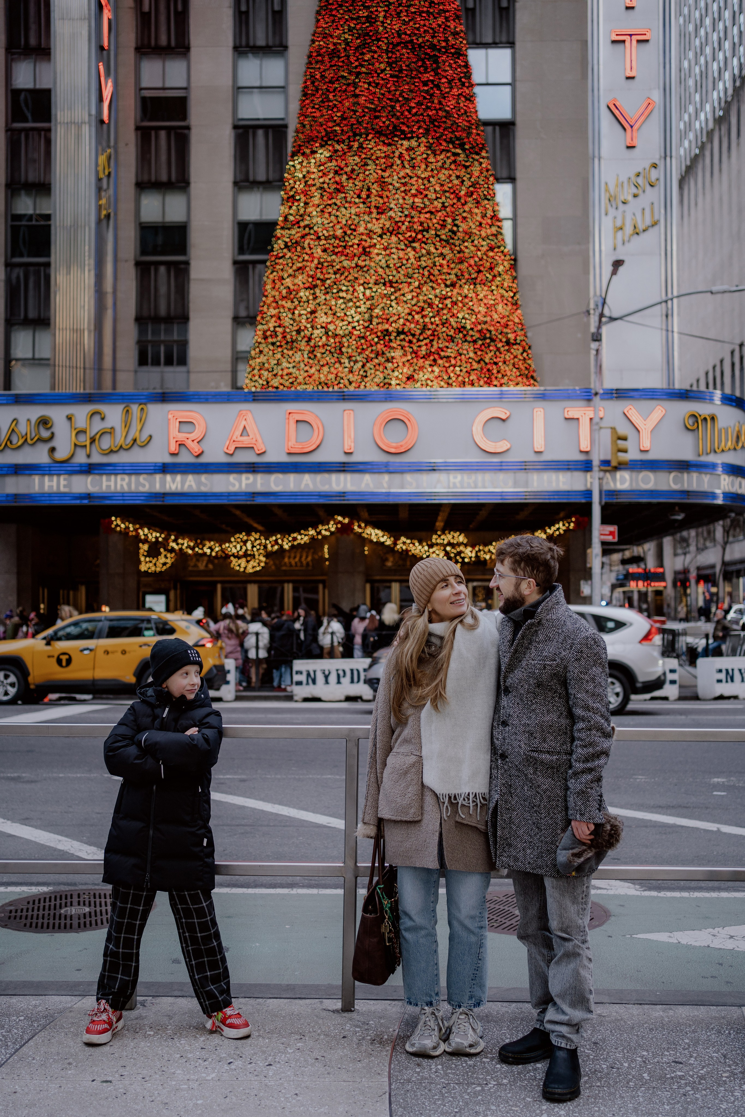 Times Square Family Photography NYC 2025: Perfect Morning Photo Sessions. Videographer and photographer in New York // MAKAROV.VIDEO