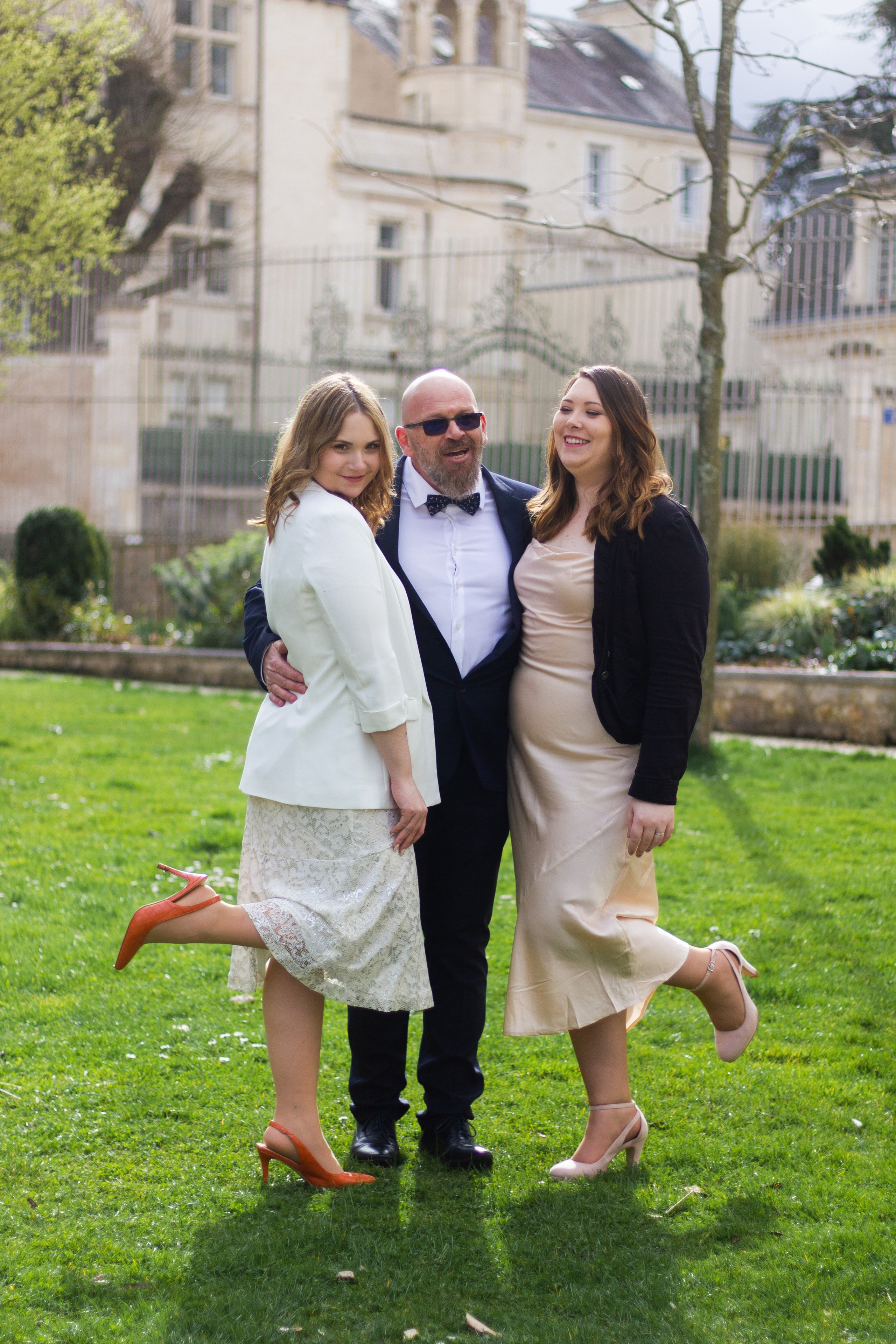 Photographie de mariage familial à Poitiers, cérémonie civile en petit comité