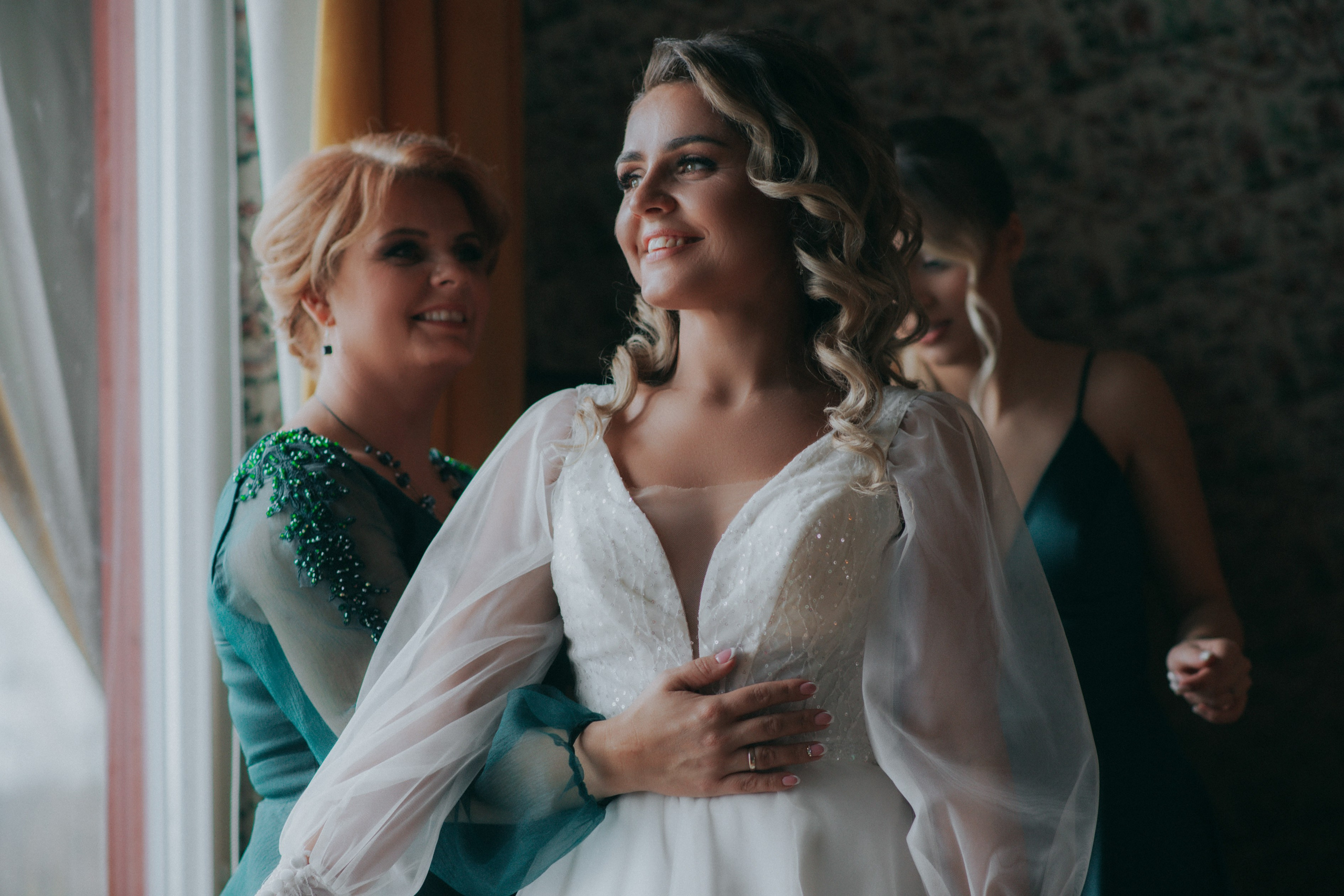 Vestuvių fotosesija, pasiruošimas, Vestuvių pasiruošimo fotografavimas. Vestuvių fotografas Vilnius Trakai kaina vestuvių fotografavimas fotografė personal.lt photogrpahy kainos jaunoji jaunikis nuotaka santuoka vestuvės, profesionali natūrali meninė reportažinė klasikinė fotosesija