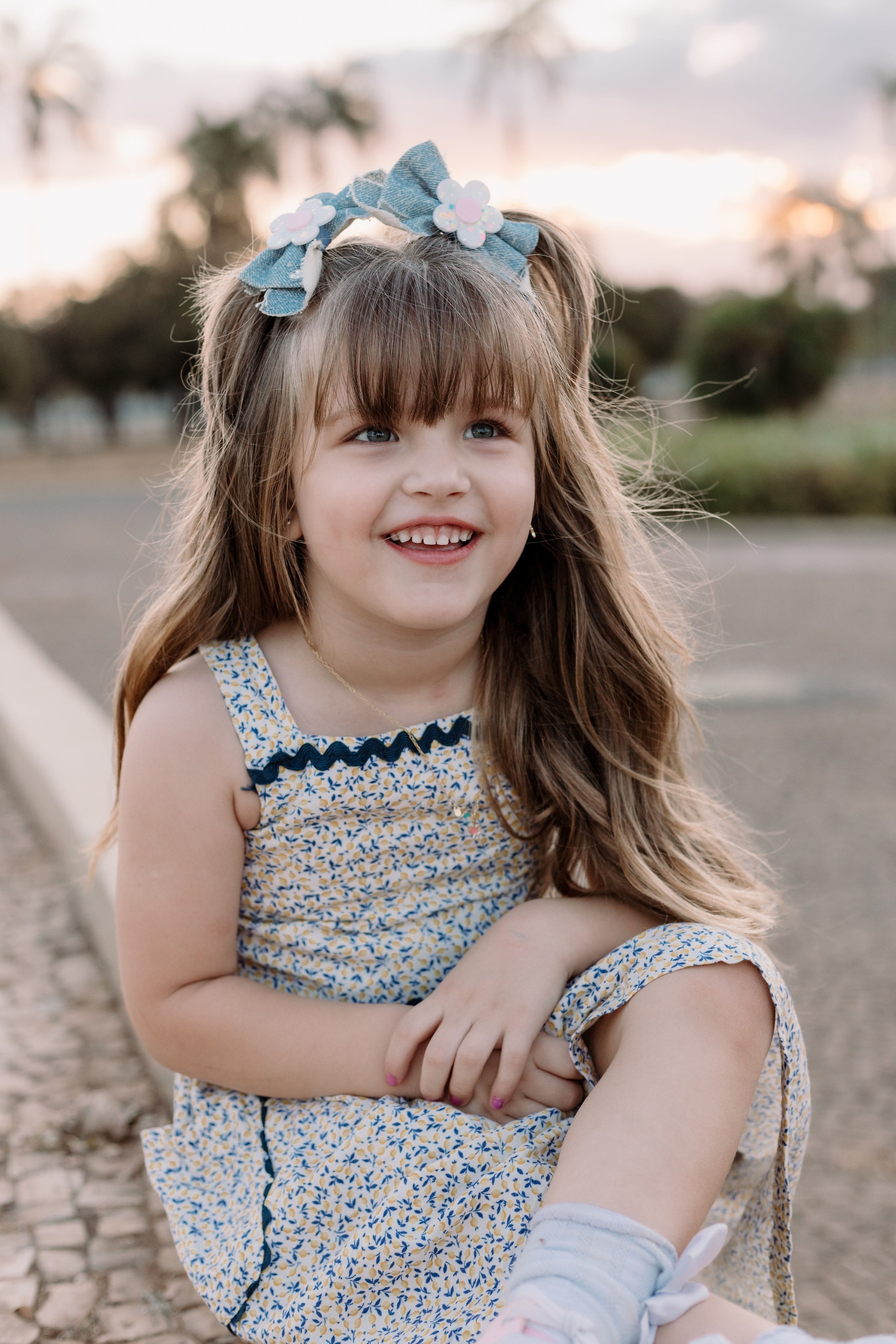 Ensaio Família em Brasília na Praça dos Cristais | Fotografia Afetiva ao Ar Livre. Ize Fotografia — Ensaios e Festas de Família em Recife e Brasília