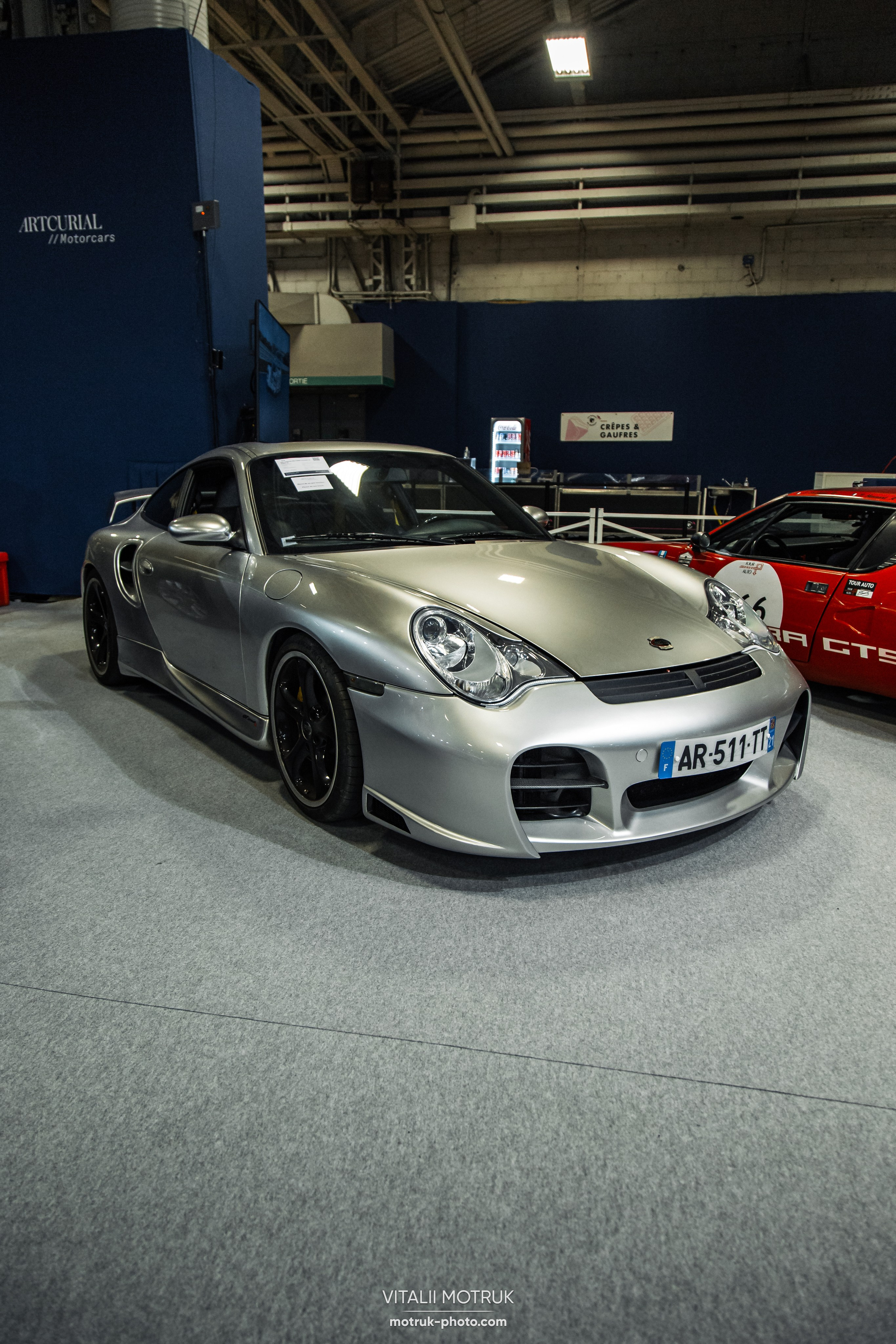 Retromobile 2023. Photographe de voitures à Paris — Vitalii Motruk
