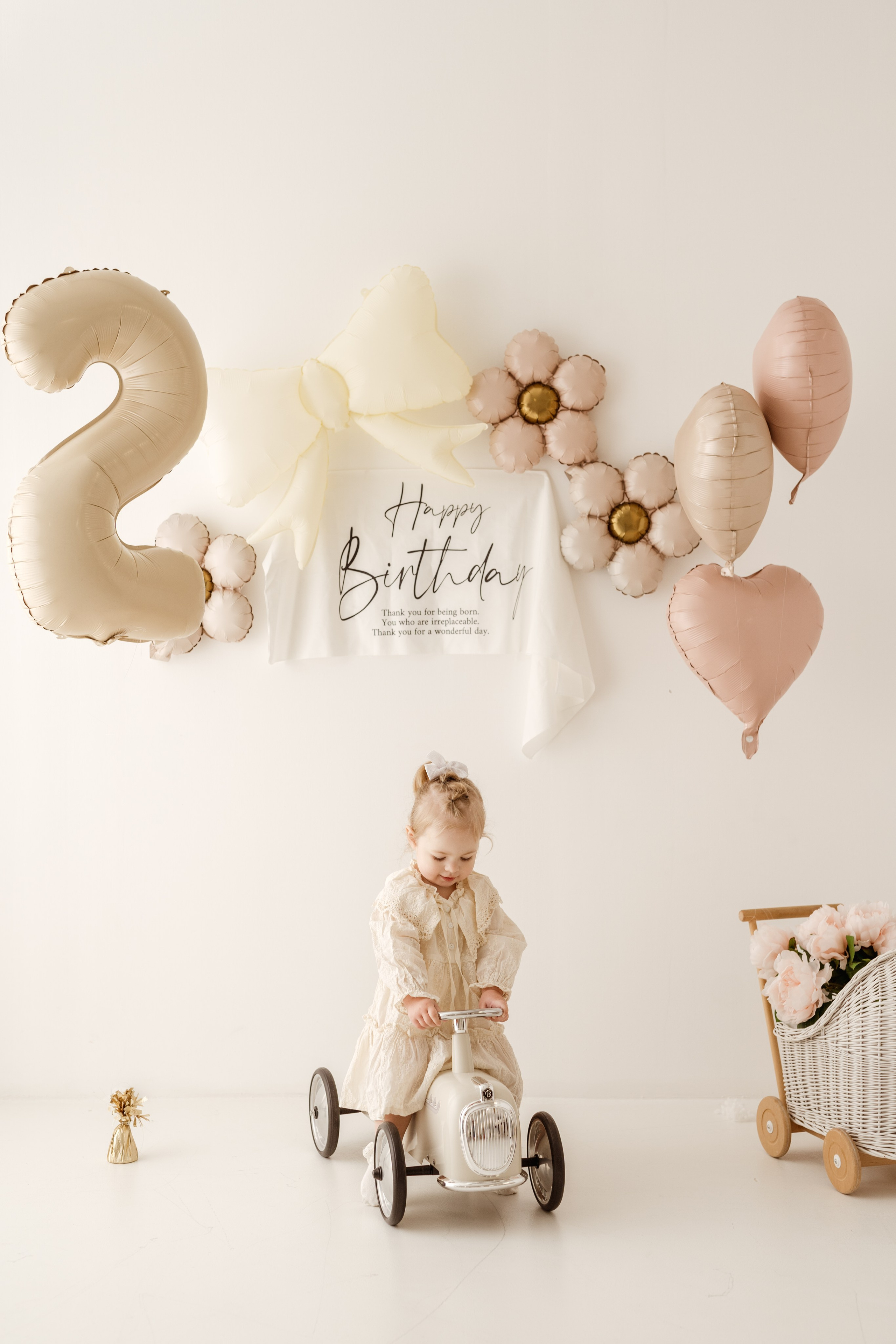 Sesja urodzinowa dziecięca. Fotograf Łódź - sesja ciążowa, noworodkowa, dziecięca. Studio w Łodzi