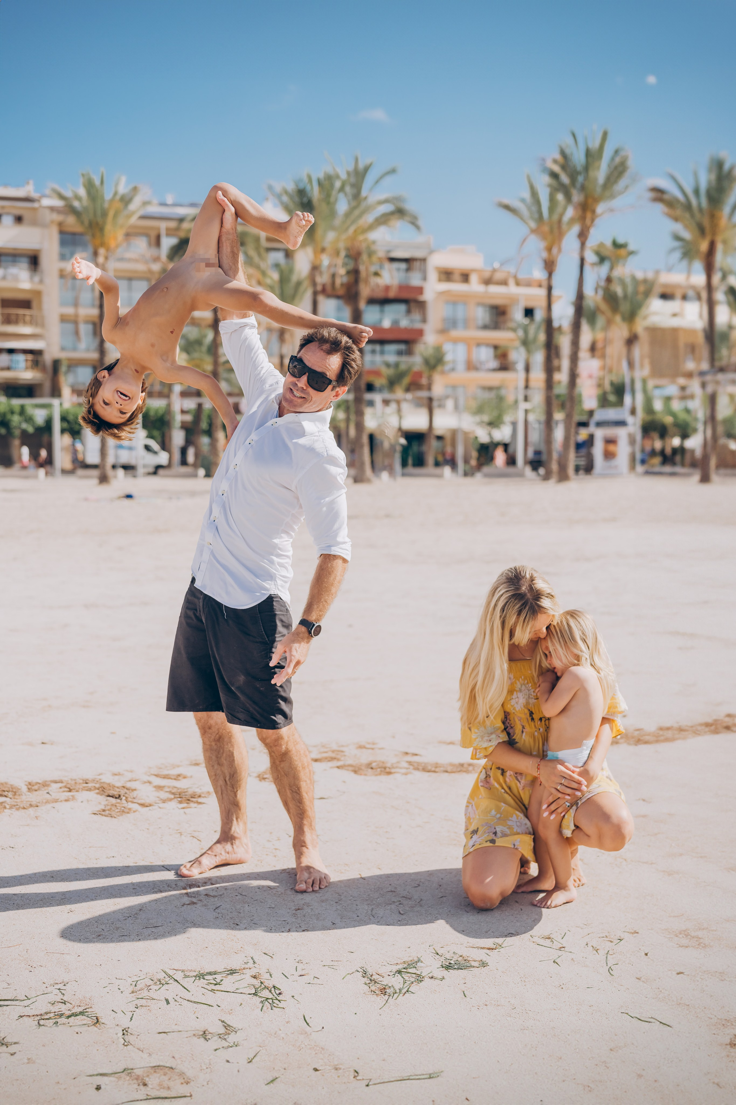 Your time together is invaluable. Morning on the beach. Photographer in Mallorca