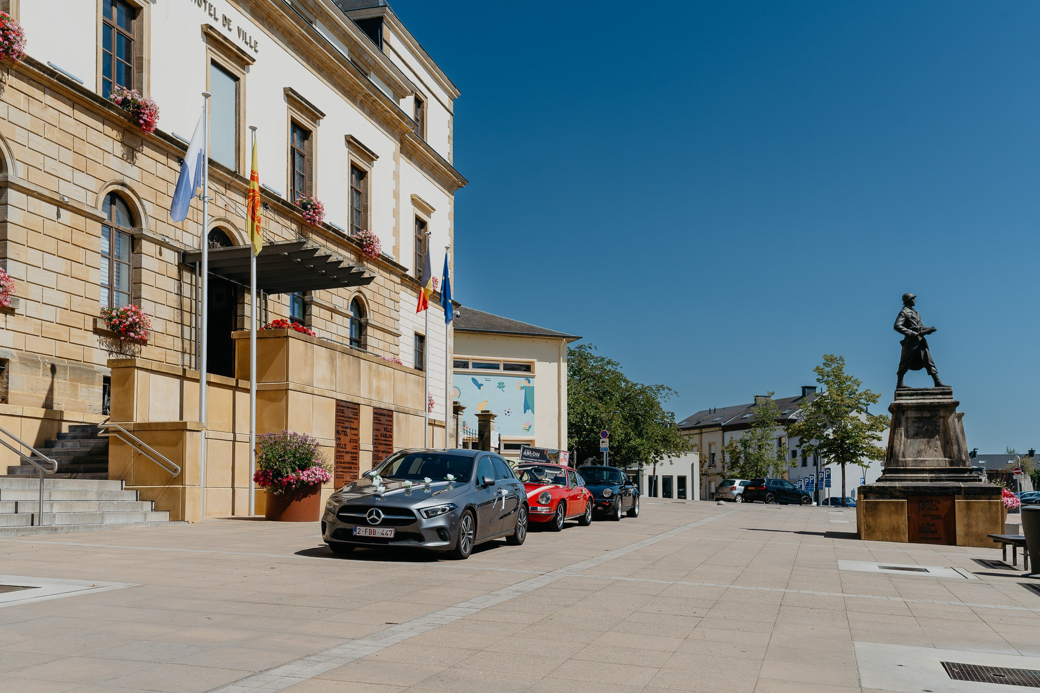 Piața centrală din Arlon, Belgia, decor pentru fotografii de nuntă