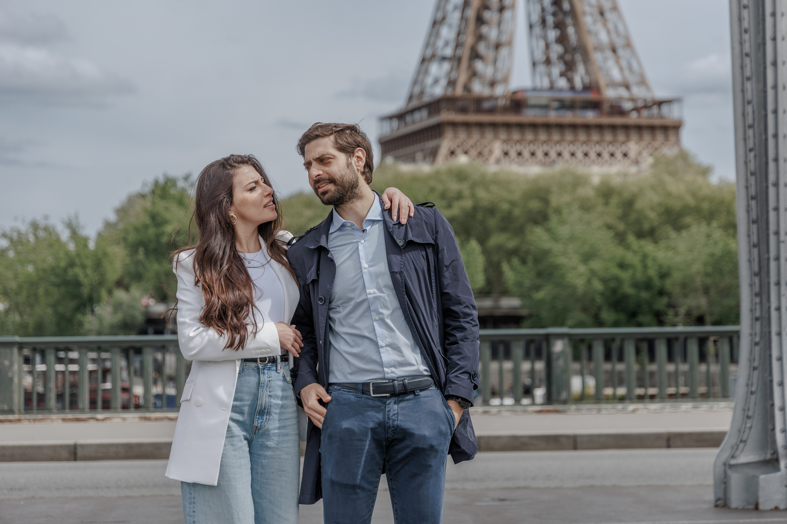Bir-Hakeim Bridge in Paris — The Iconic Location for Luxury Proposal & Elopement Photography. Photographe à Paris