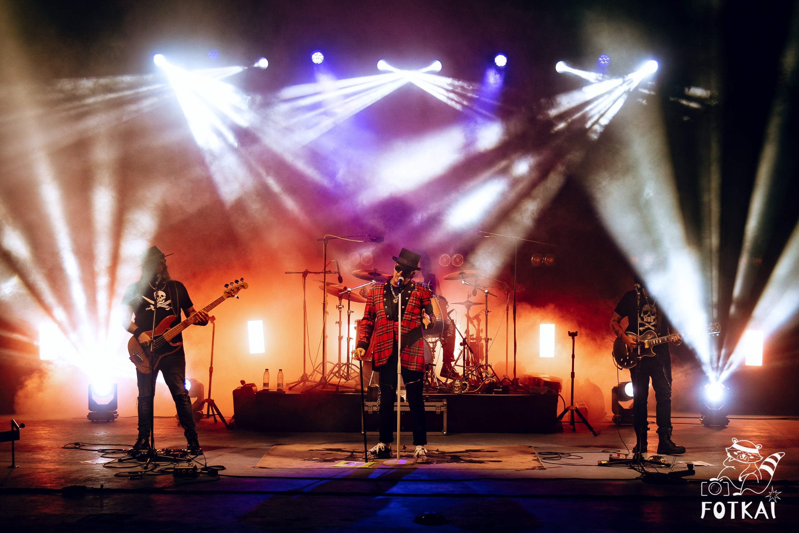 Фотоотчёт Street Food Market Torrevieja — Seguridad Social & Las Hienas DJs | FOTKAI