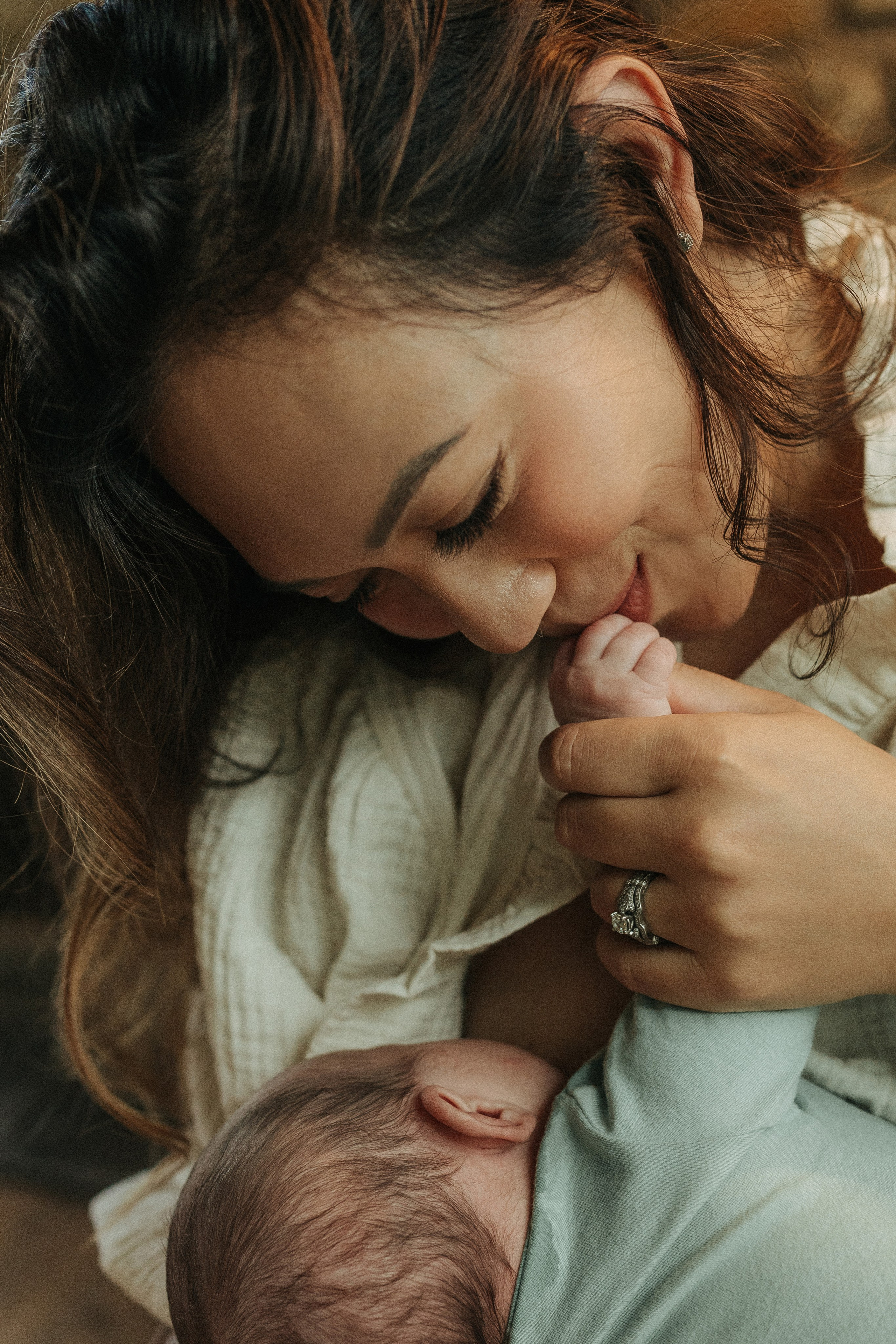 Newborn Photography with Parents – Gentle & Loving Moments. Alisa Tant — Family and newborn photographer Bucks County, Montgomery county, Philadelphia, NJ