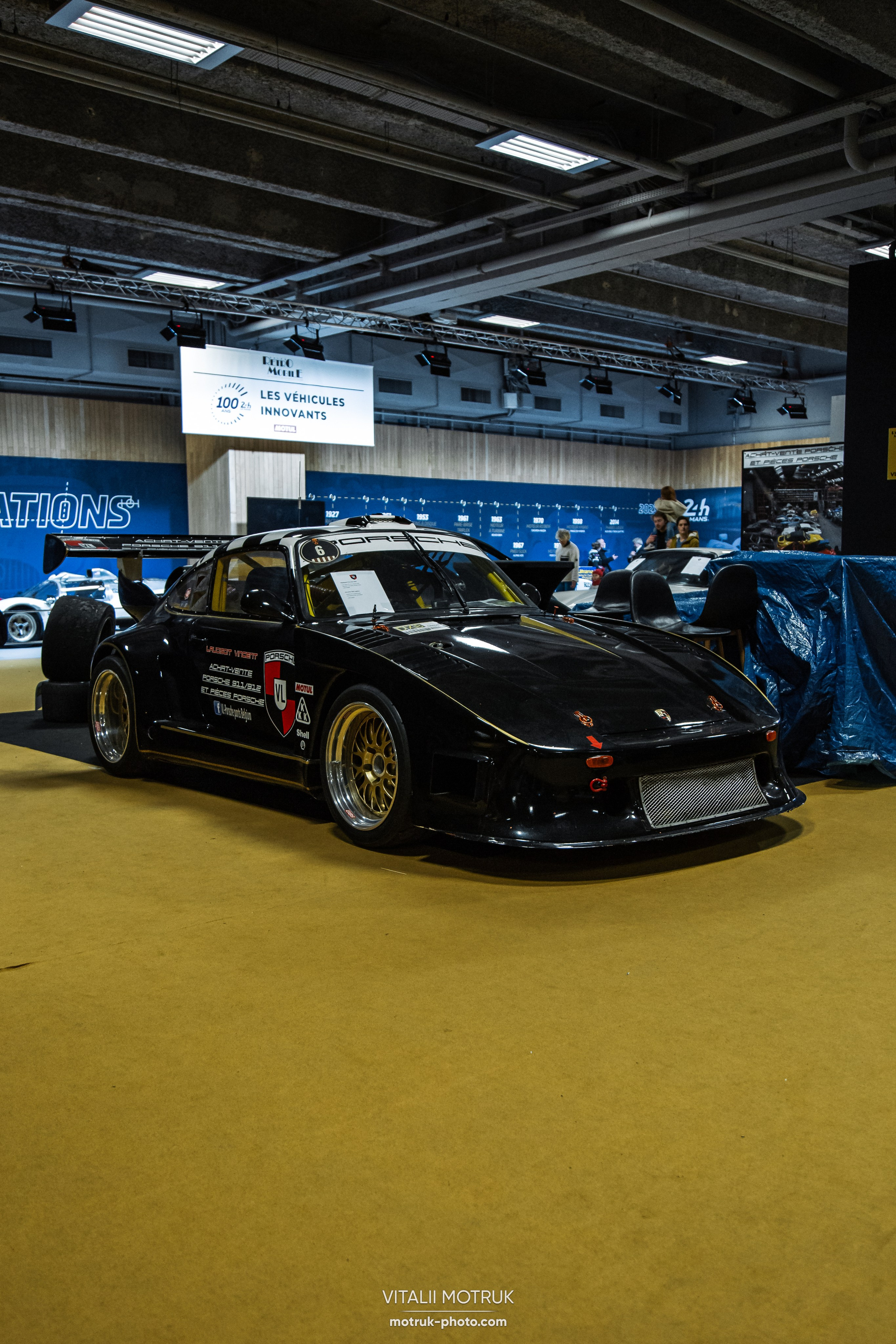 Retromobile 2023. Photographe de voitures à Paris — Vitalii Motruk