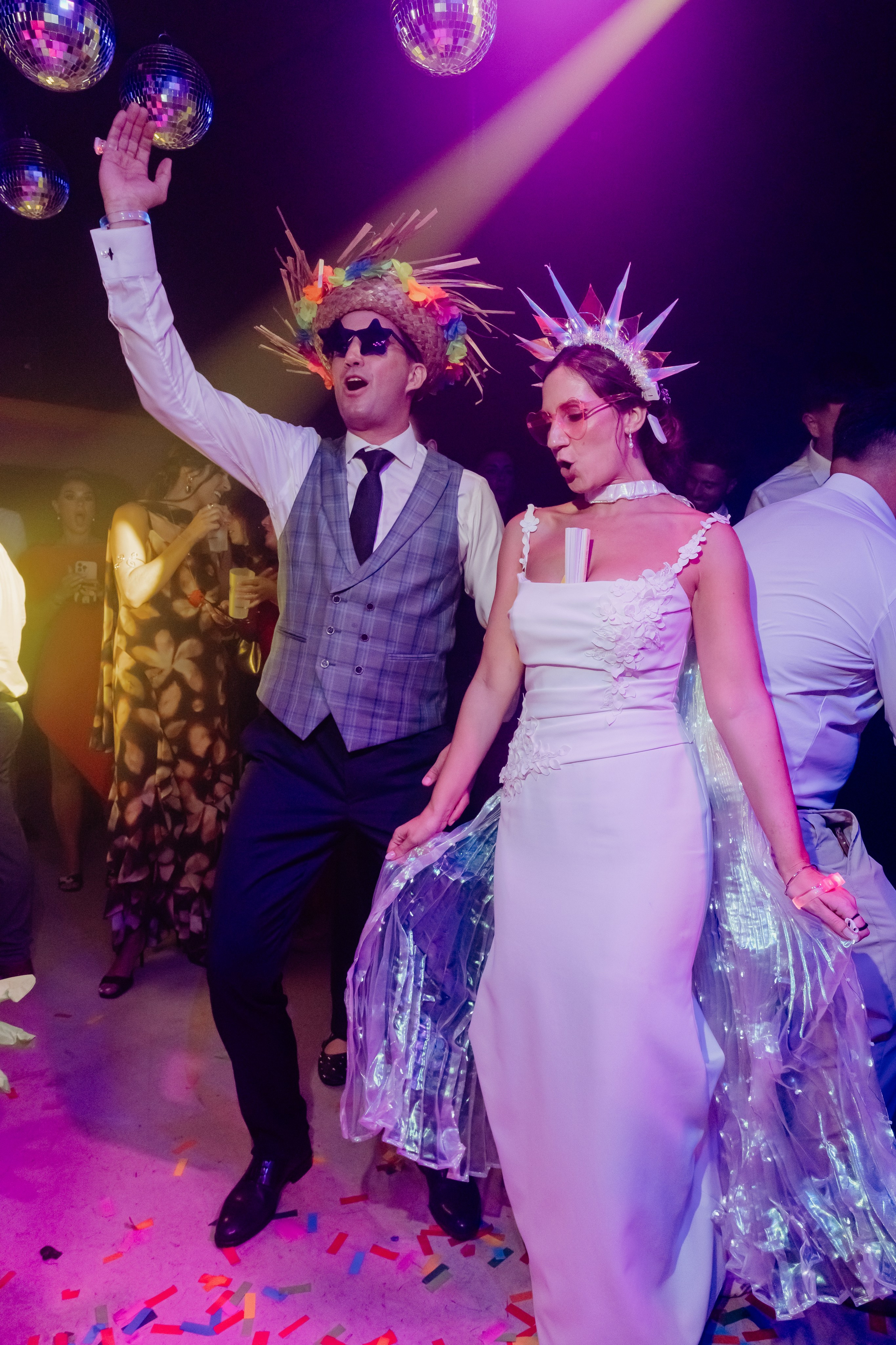 Boda de Antonio y Miriam en Cova Romero, Elche | Ramoné Fotografía