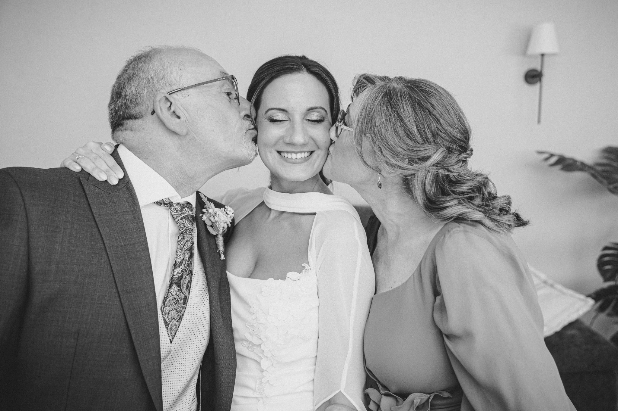 Boda de Antonio y Miriam en Cova Romero, Elche | Ramoné Fotografía