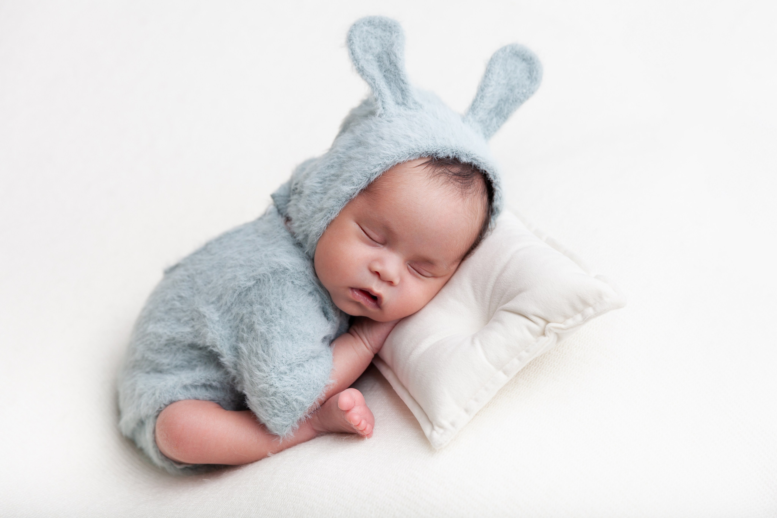 Newborn posing session. Marina Pravda Photography San Francisco Bay Area