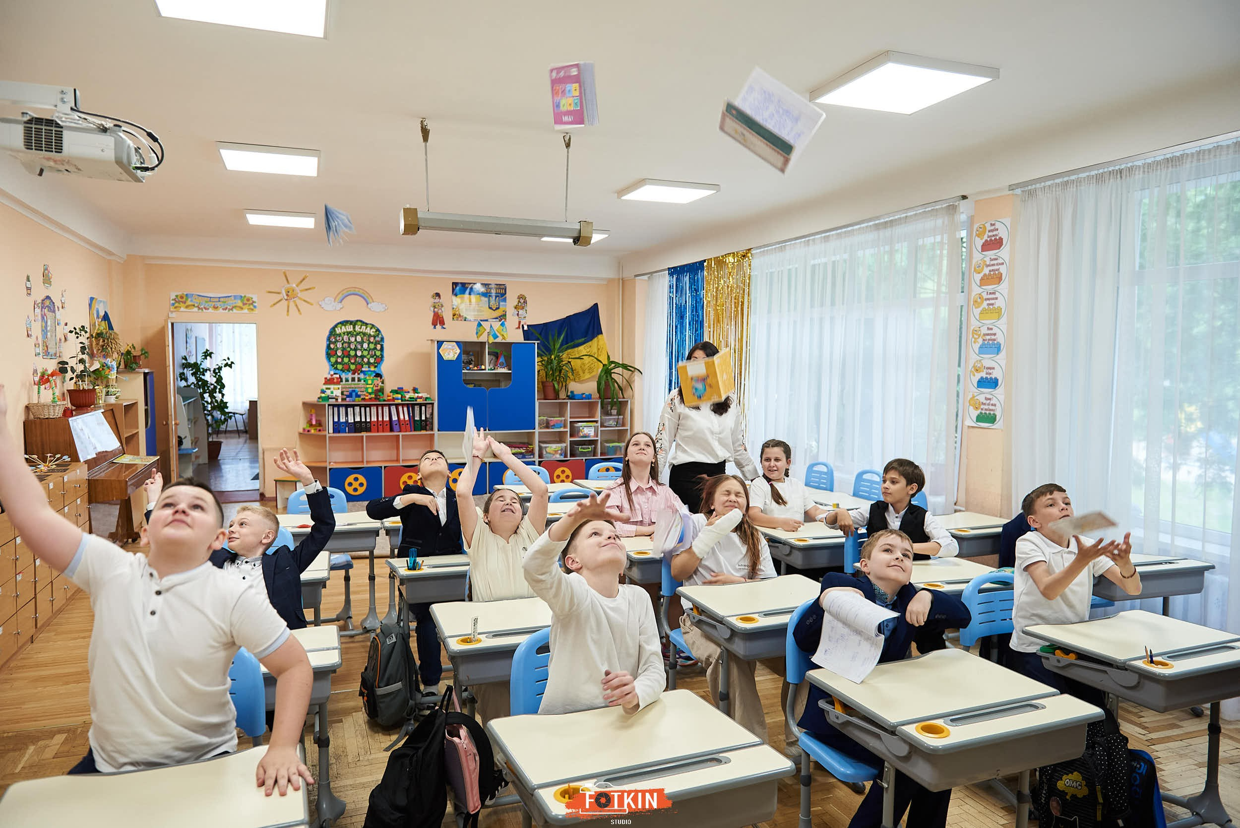 Випускні альбоми для 1- 4 класу у Дніпрі та області. Випускні альбоми фотокниги Київ та Дніпро