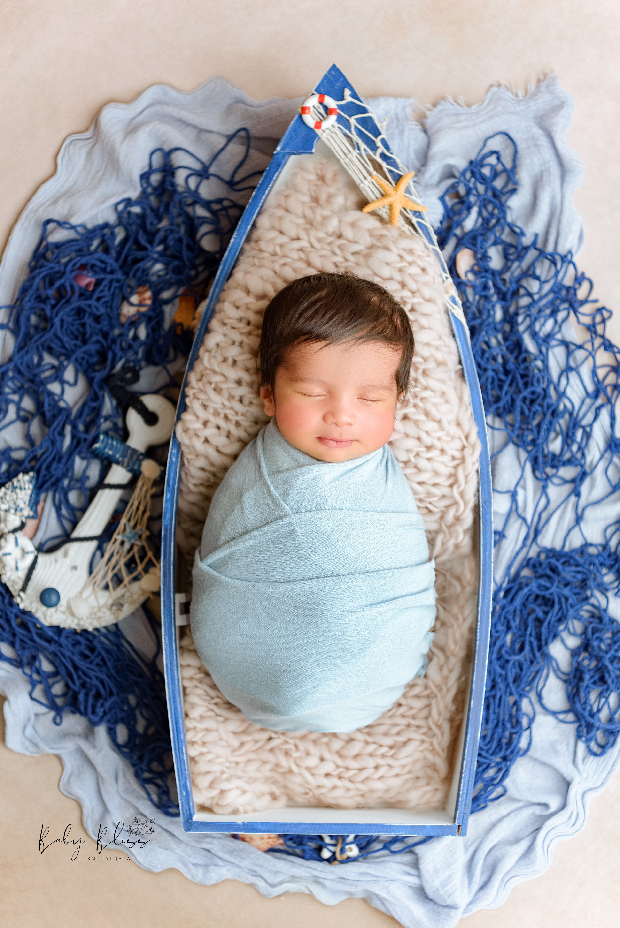 Best newborn photographer in Doha, Qatar. Best infant photoshoot in Doha, Qatar. Newborn photo session in Doha Qatar, baby, sitter, cake smash, pre-birthday, maternity, family photographer in Doha, Qatar