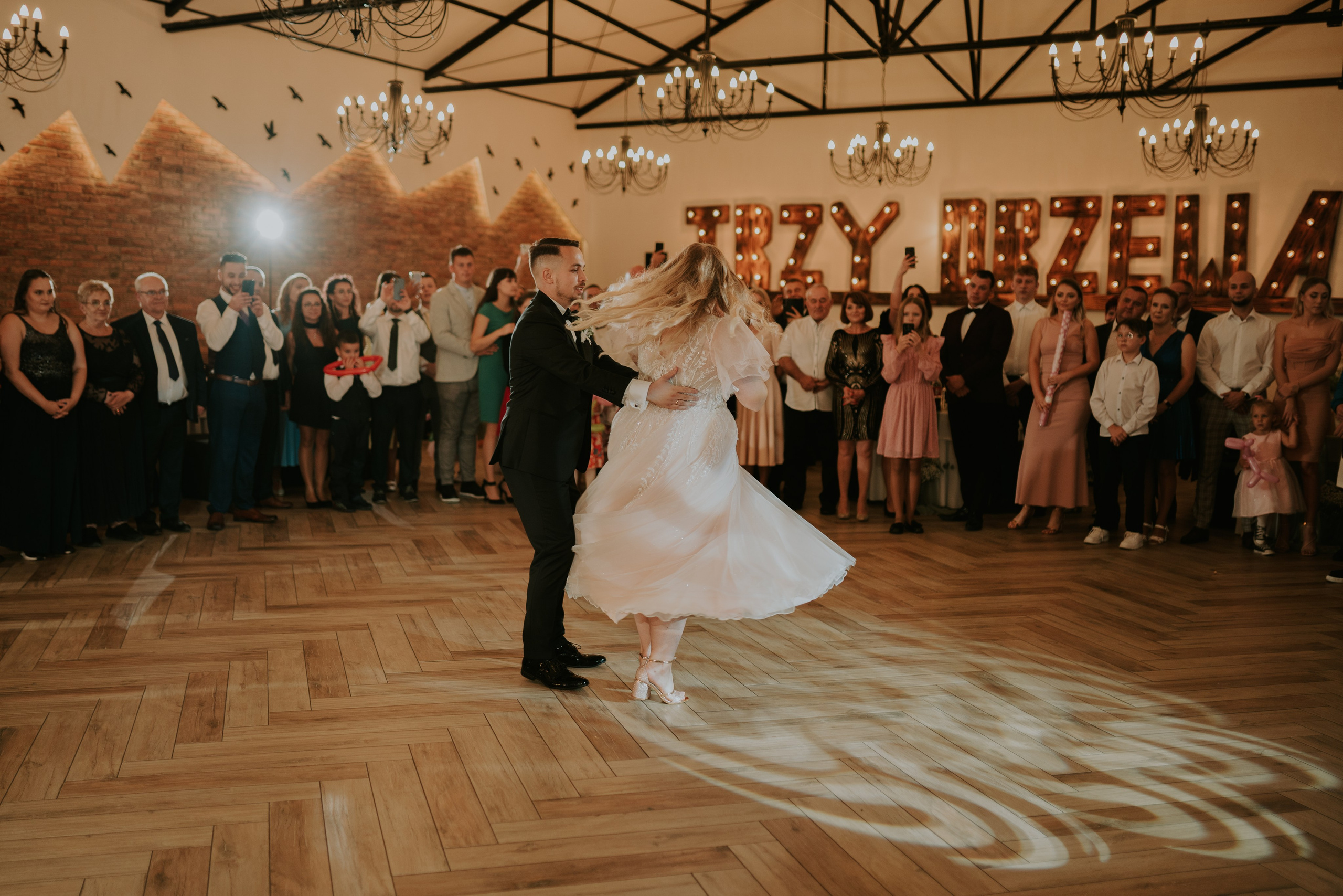 Trzy Drzewa: wspaniała uroczystość Wiktorii i Kamila. Karkowskafoto - fotografia miłości