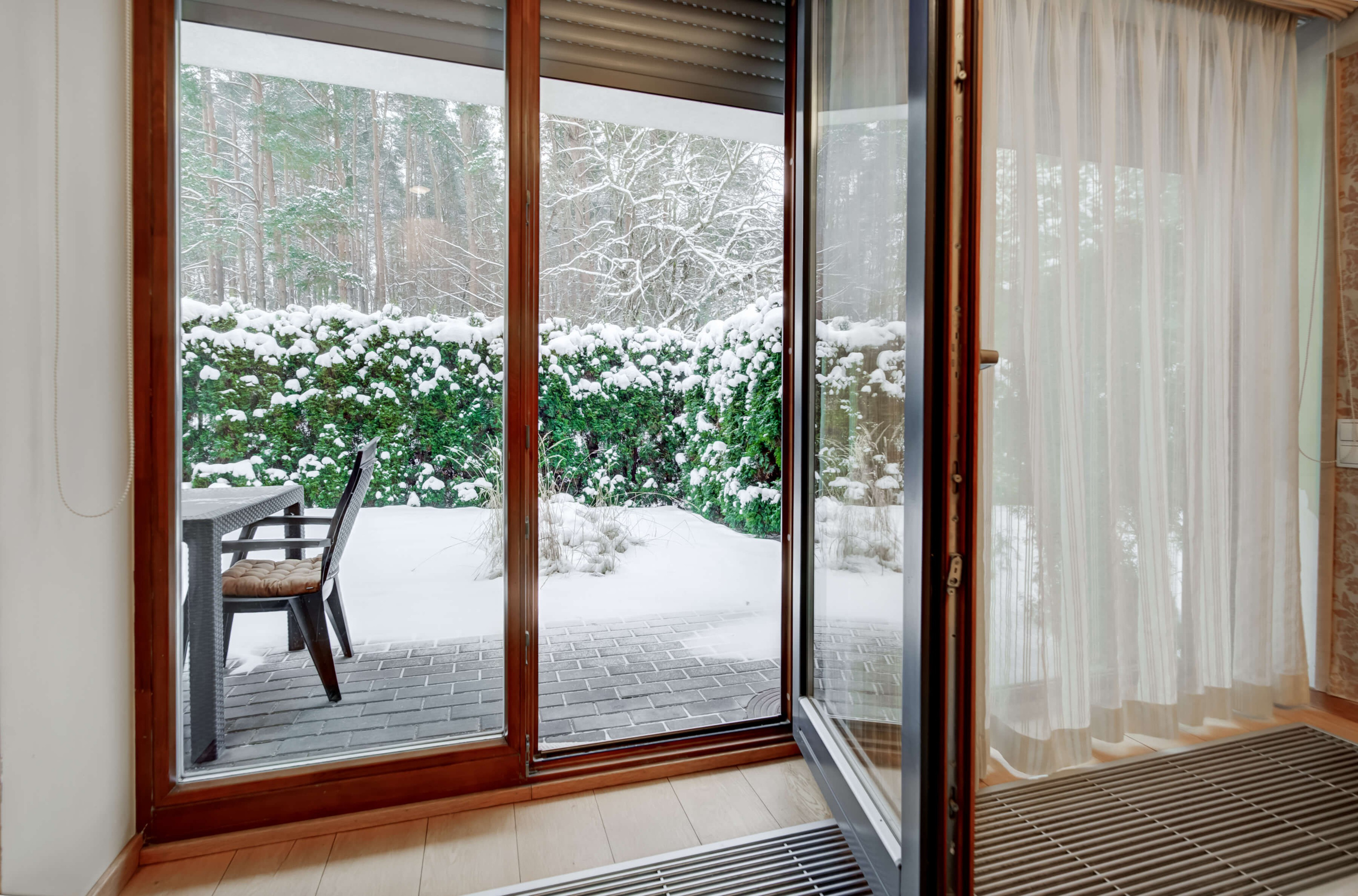 Antrasis miegamasis 4 kambarių prabangiame bute Vilniuje: jauki erdvė su vaizdu į gamtą