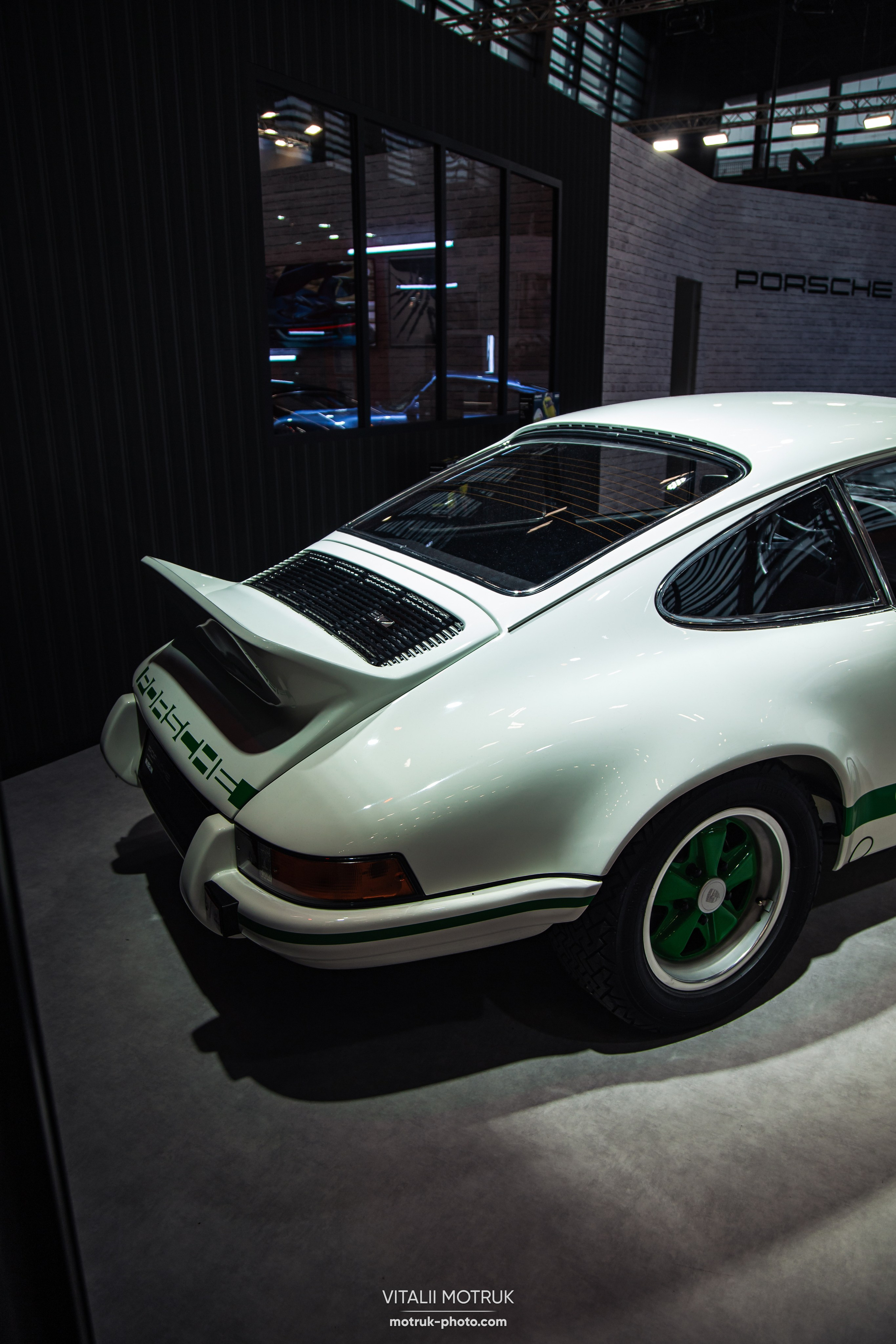 Retromobile 2023. Photographe de voitures à Paris — Vitalii Motruk