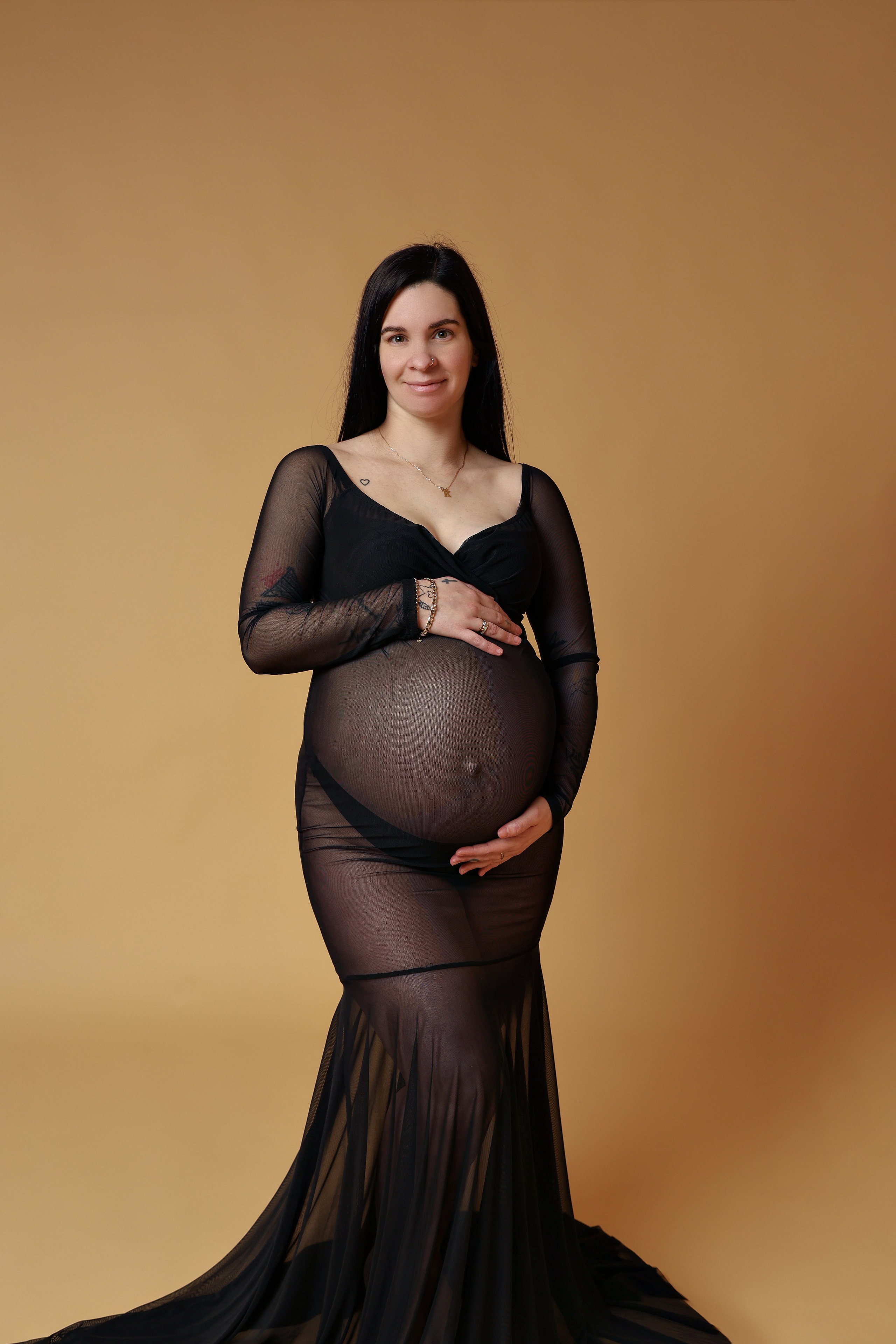 Nueva Sesión Embarazo En Estudio. Fotografía de Eventos, Embarazo y Familiar en Pirineos