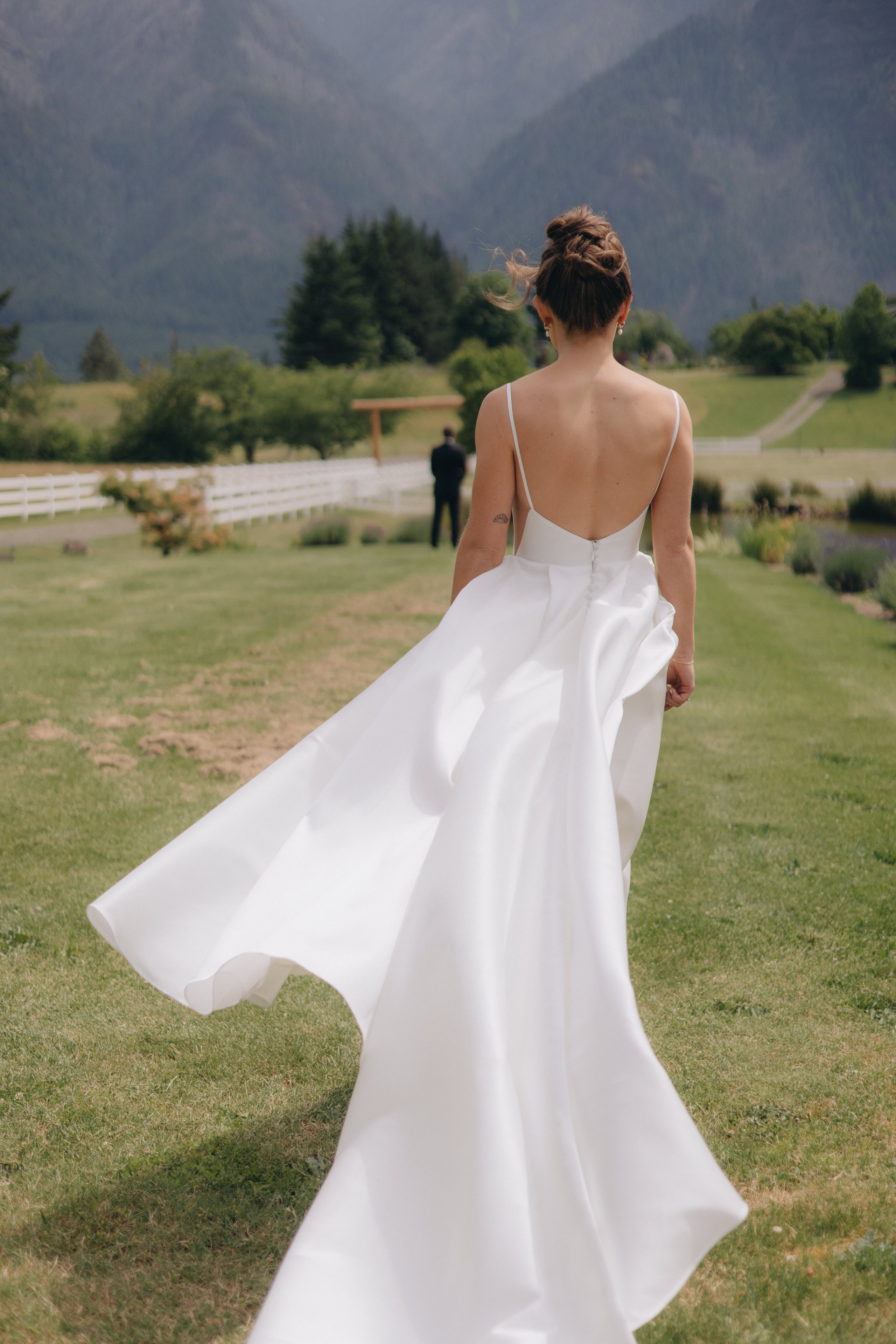 Wedding Shelby & Riley | Columbia River Gorge, WA | Georgy Shishkin Photography Photography. Portland Wedding Photographer | Authentic PNW Love Stories